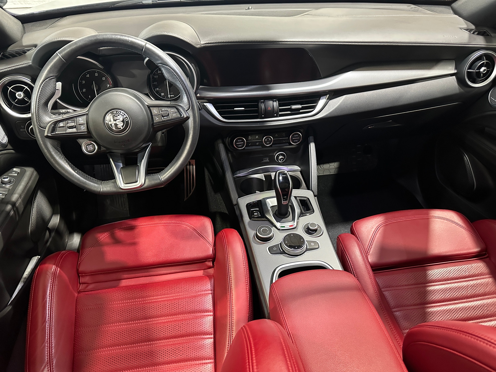 Thumbnail: 2023 Alfa Romeo Stelvio - 2