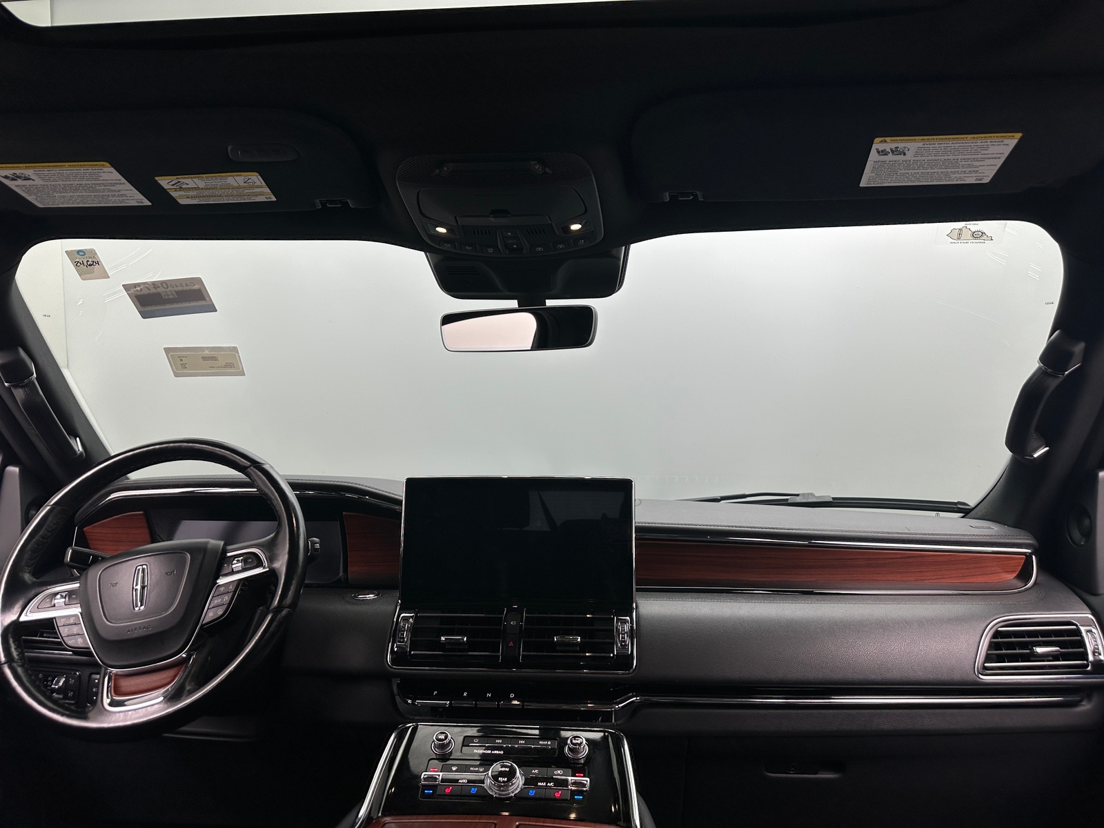 Thumbnail: 2023 Lincoln Navigator L - 2