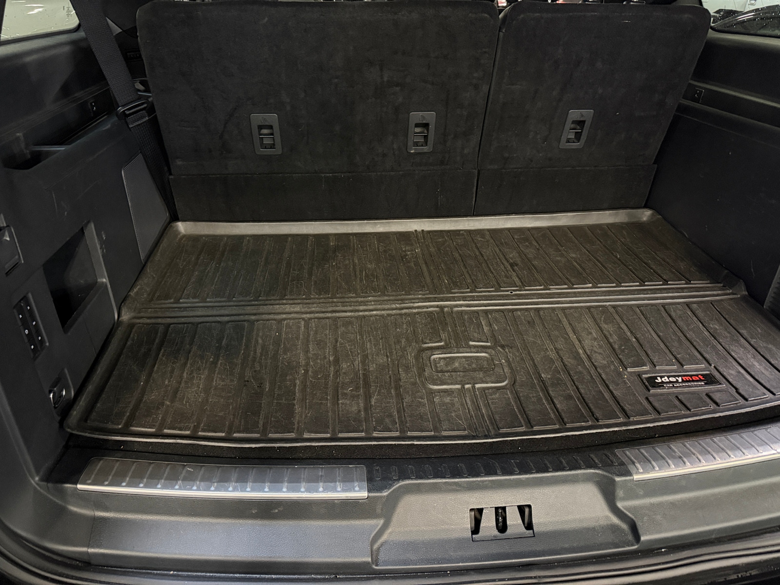 Thumbnail: 2023 Lincoln Navigator L - 6