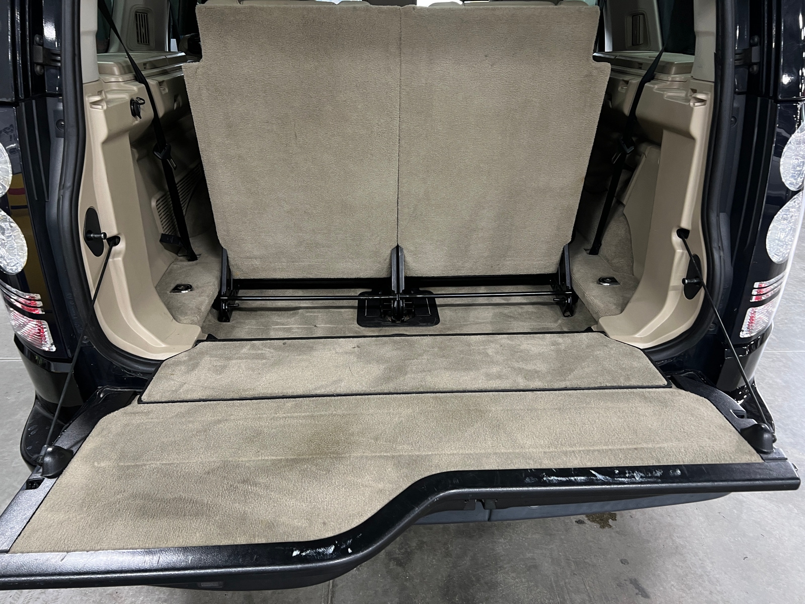 Thumbnail: 2016 Land Rover LR4 - 6