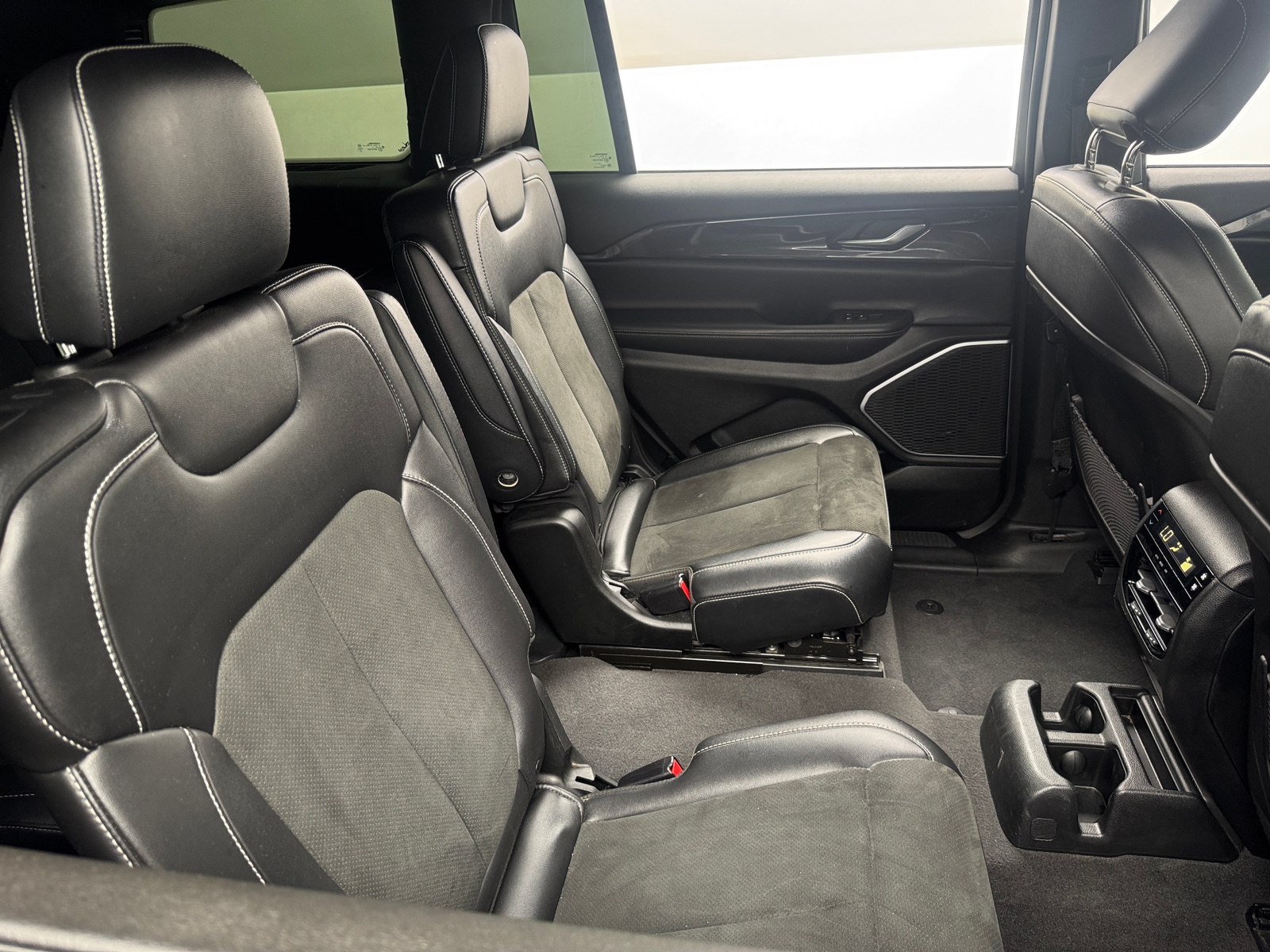 Thumbnail: 2022 Jeep Grand Cherokee L - 5