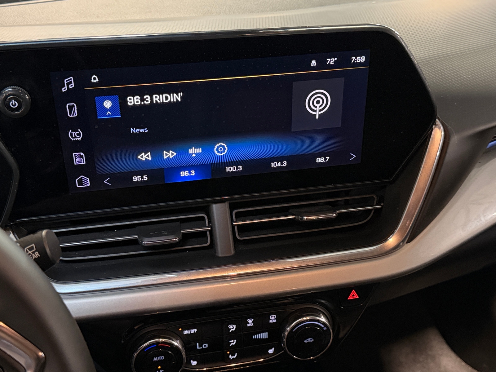 Thumbnail: 2025 Chevrolet Trax - 4
