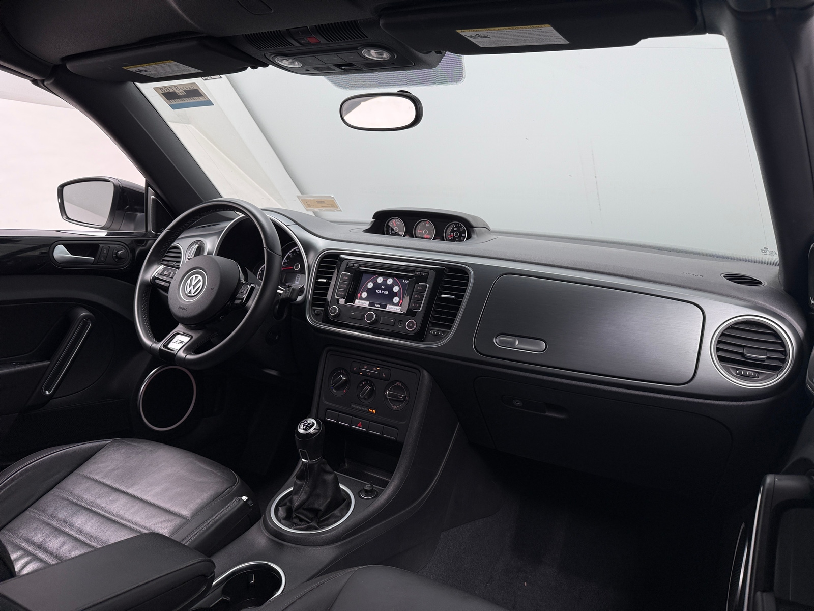 Thumbnail: 2014 Volkswagen Beetle - 3