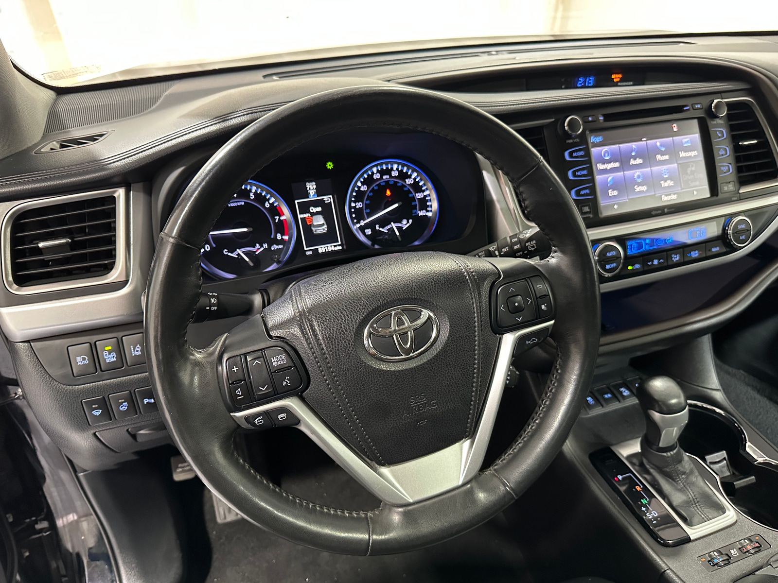 Thumbnail: 2015 Toyota Highlander - 5