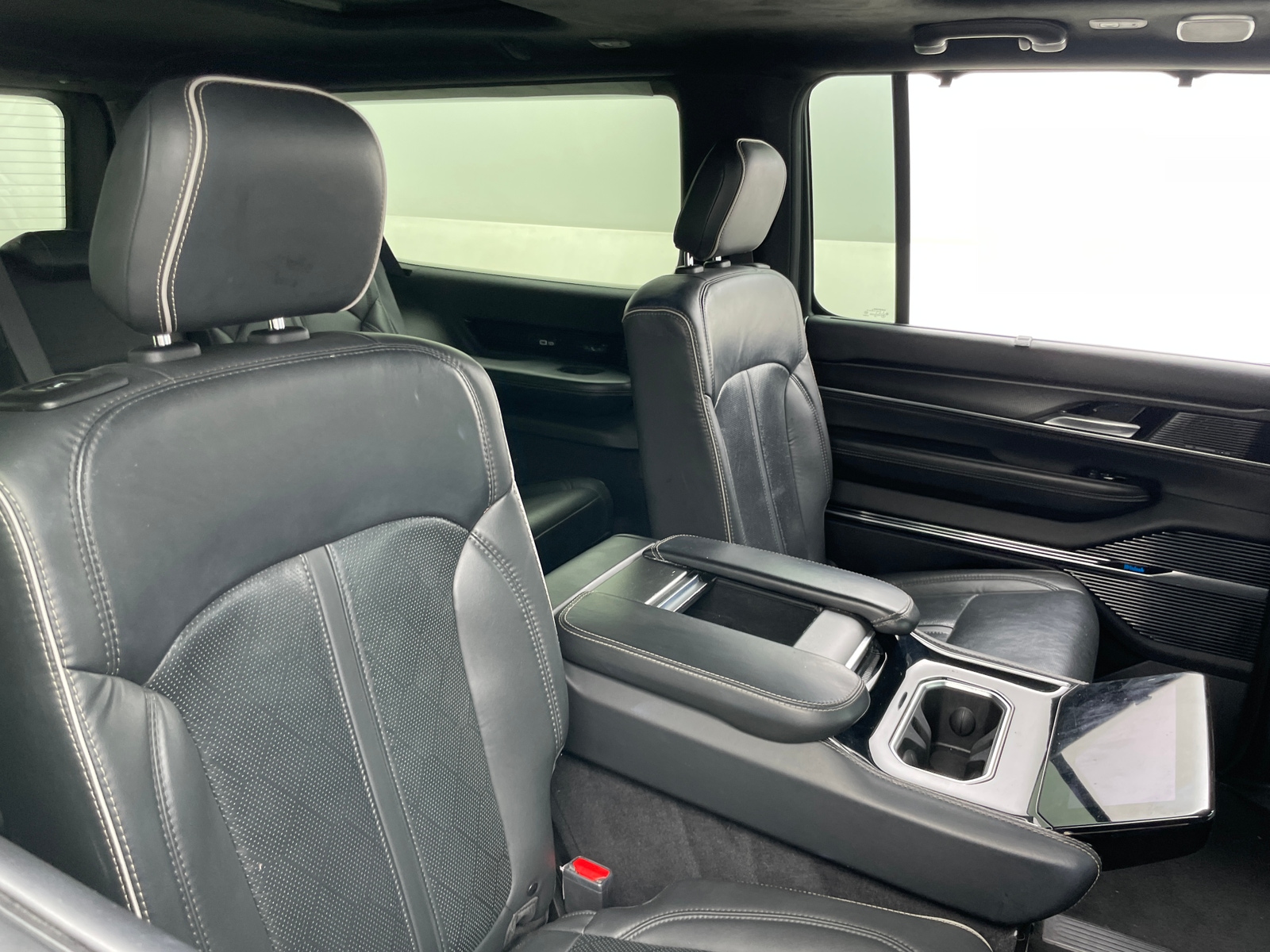 Thumbnail: 2024 Jeep Grand Wagoneer L - 5