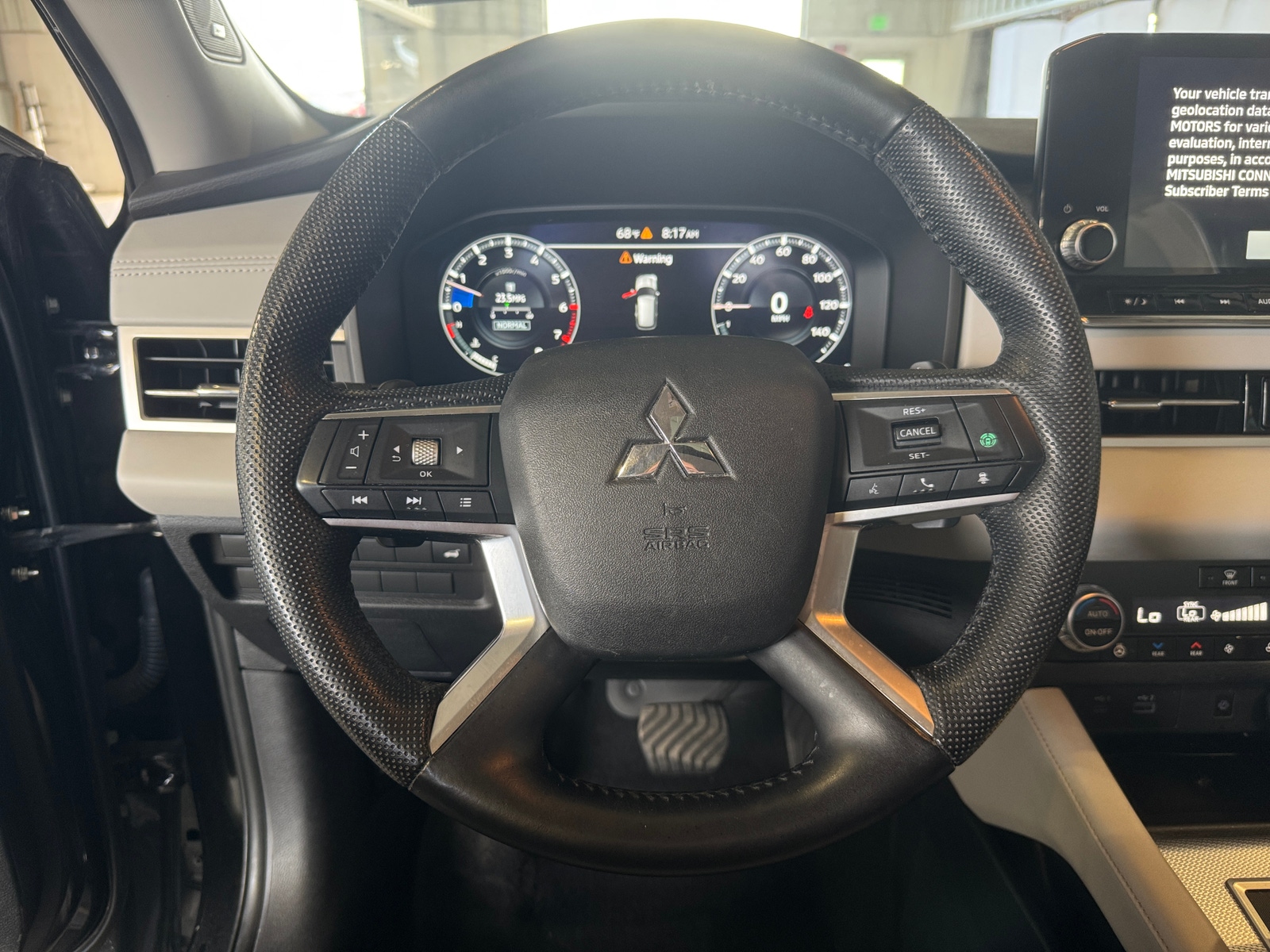 Thumbnail: 2023 Mitsubishi Outlander - 4