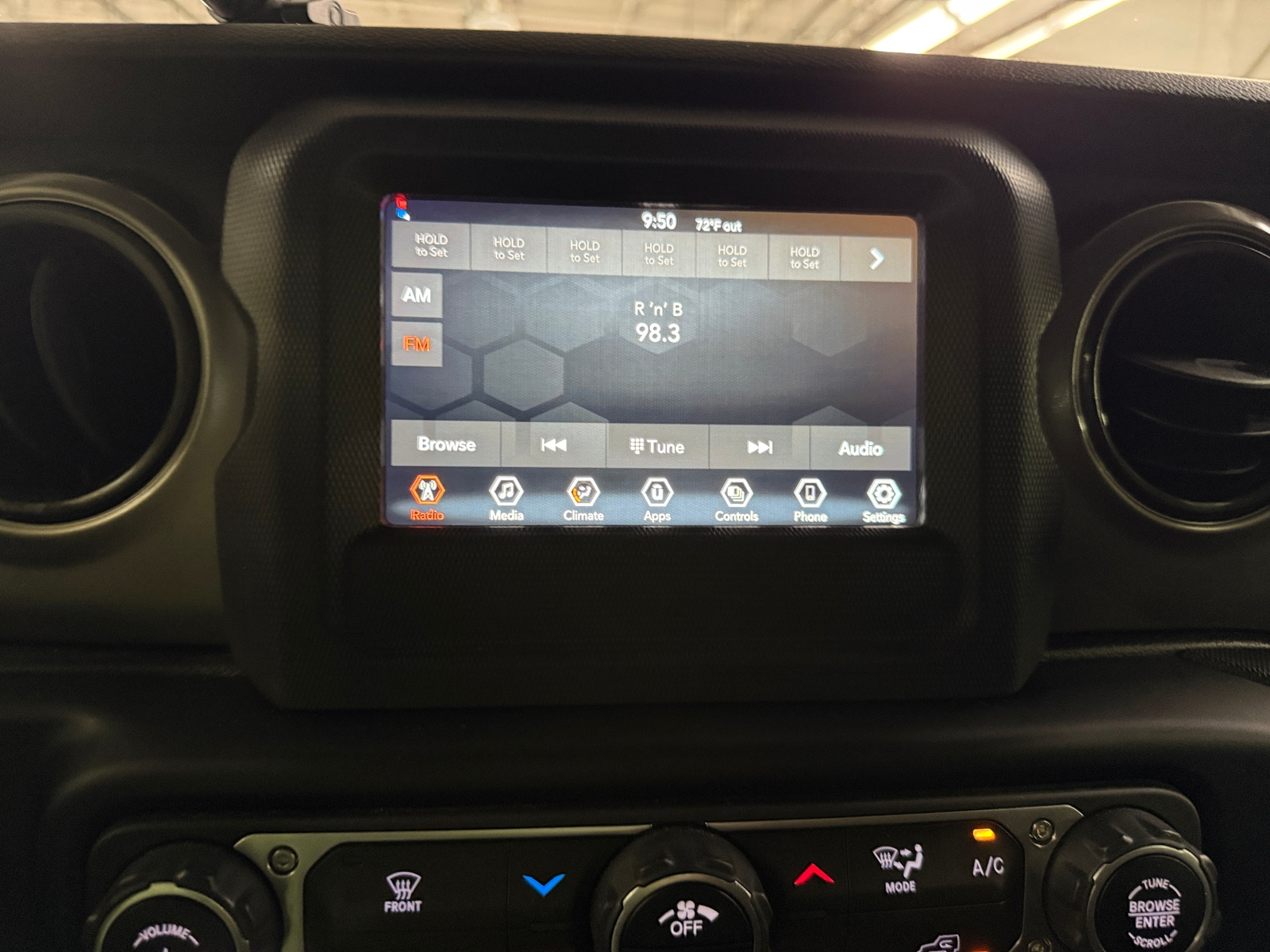Thumbnail: 2023 Jeep Gladiator - 4