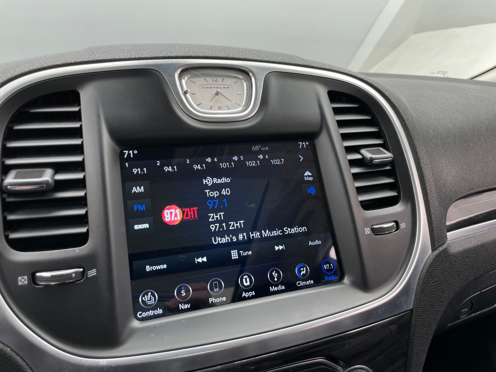 Thumbnail: 2018 Chrysler 300 - 3