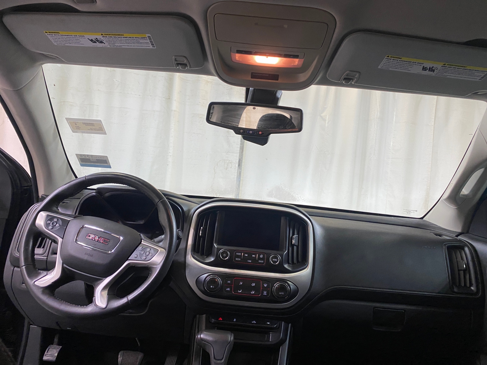 Thumbnail: 2015 GMC Canyon - 3