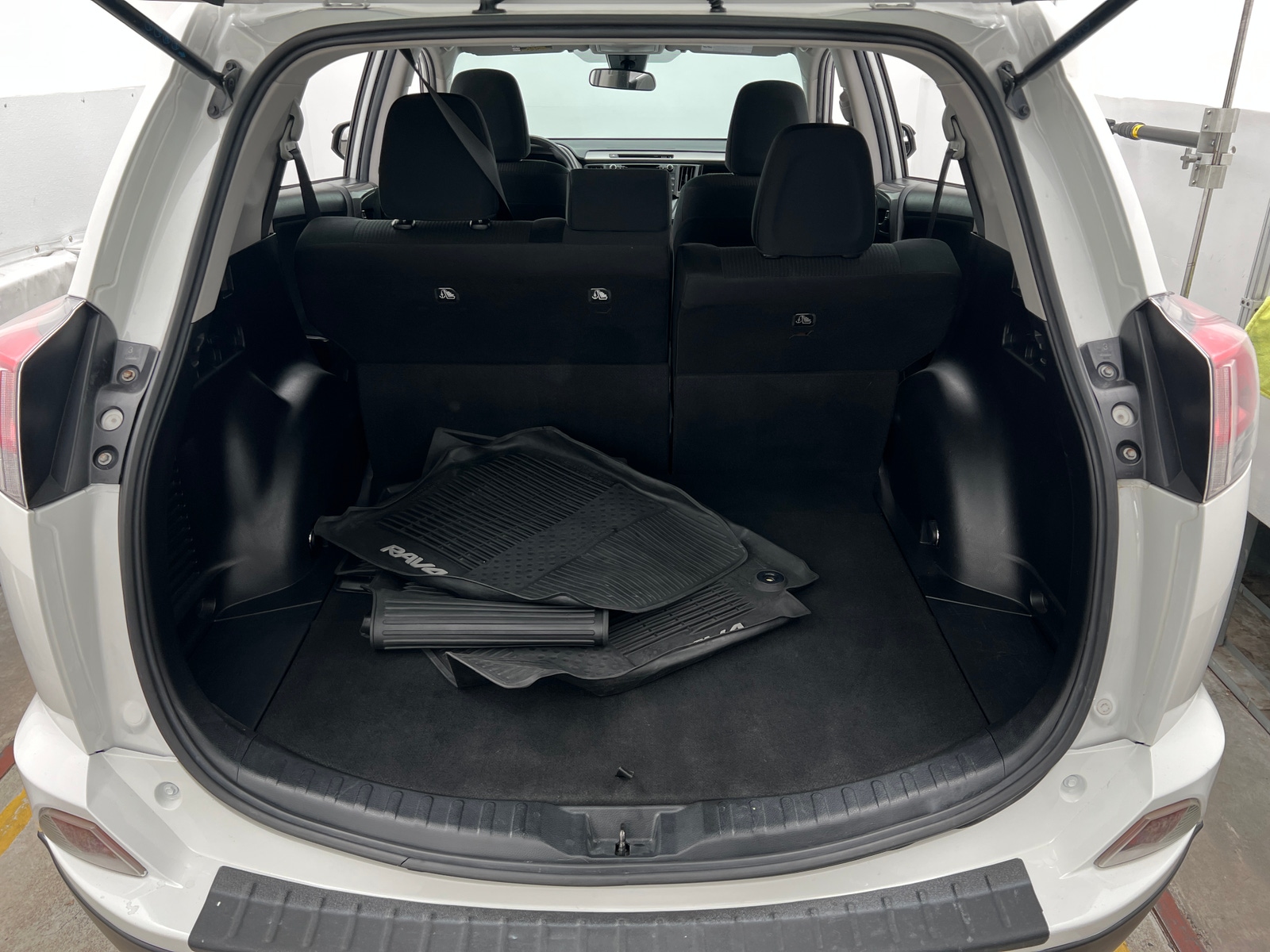 Thumbnail: 2018 Toyota RAV4 - 7