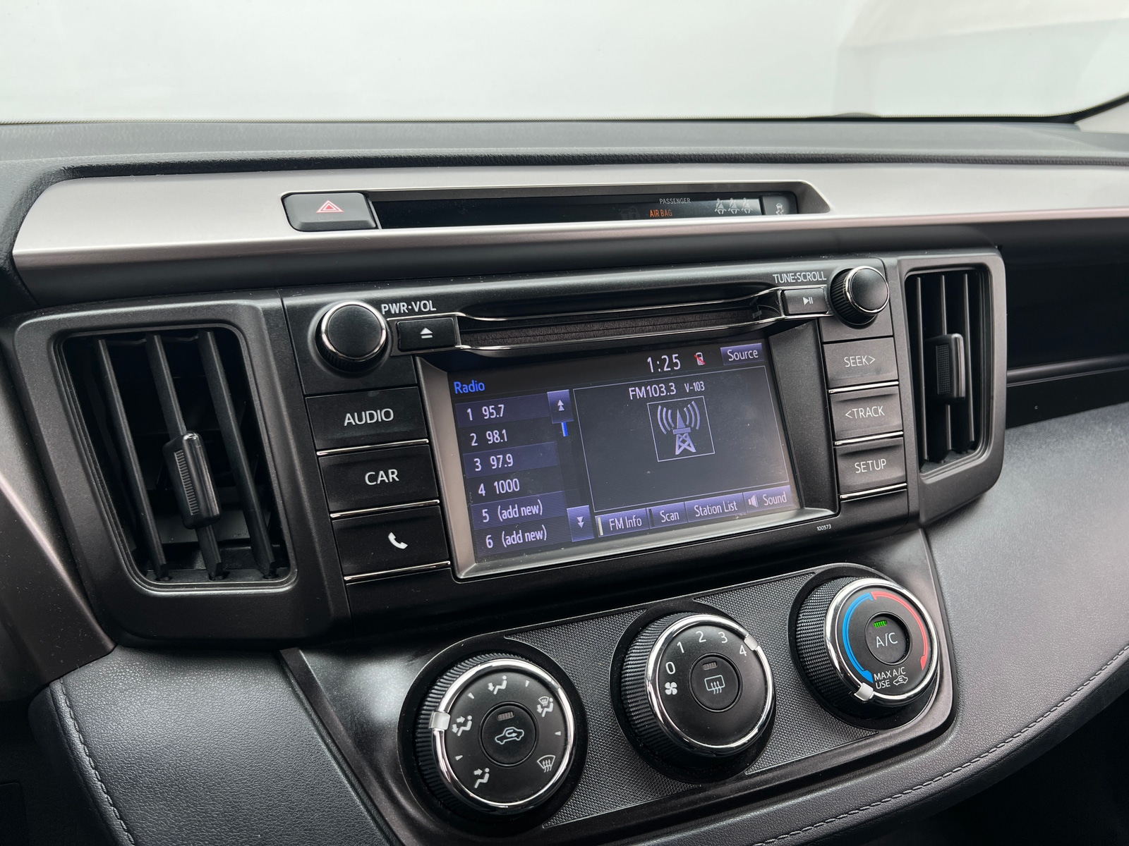 Thumbnail: 2018 Toyota RAV4 - 4