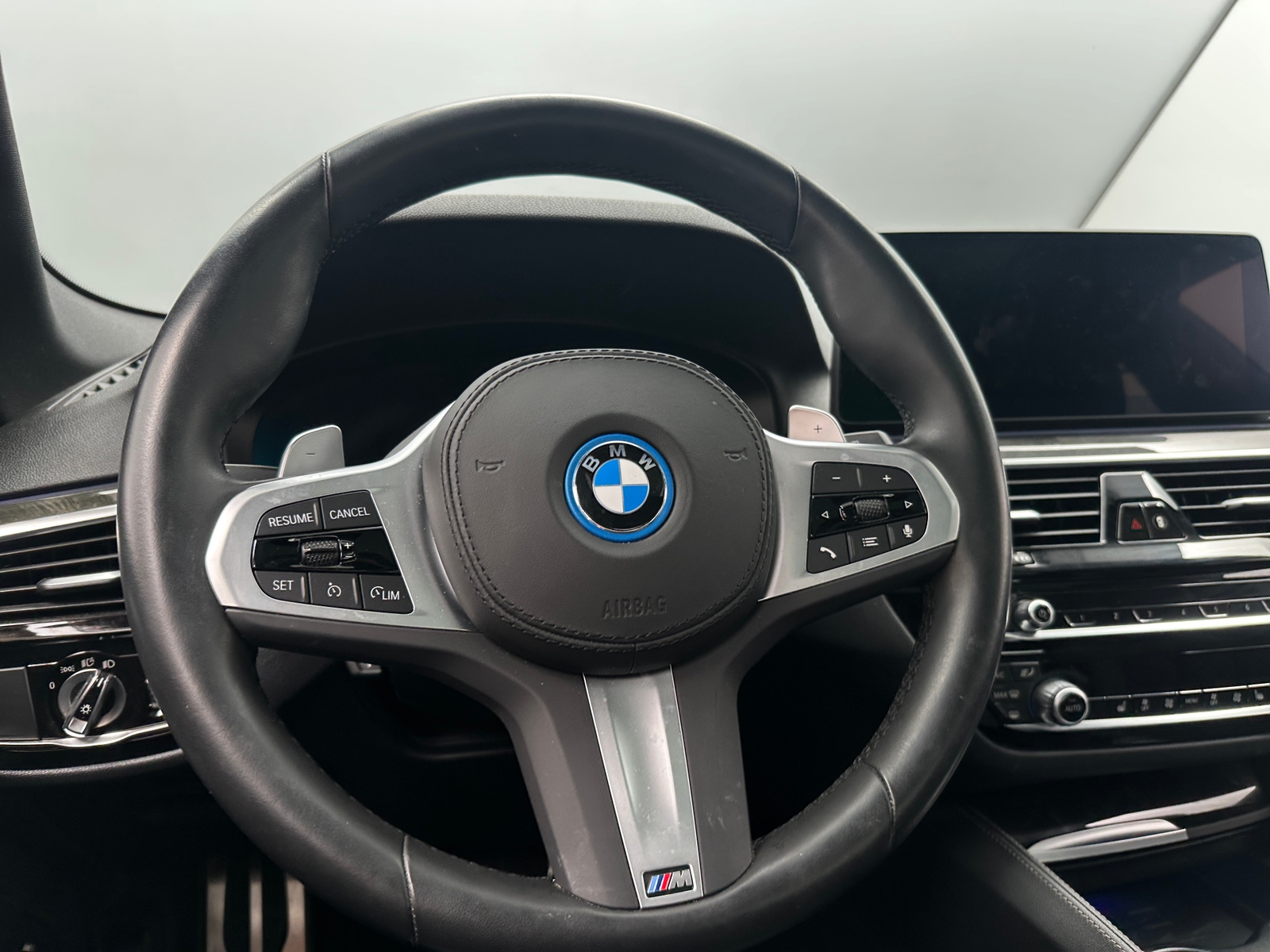 Thumbnail: 2023 BMW 5 Series - 4