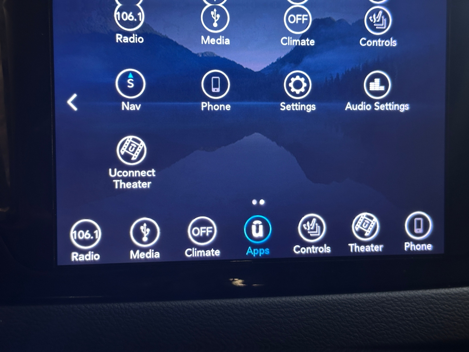 Thumbnail: 2018 Chrysler Pacifica - 3