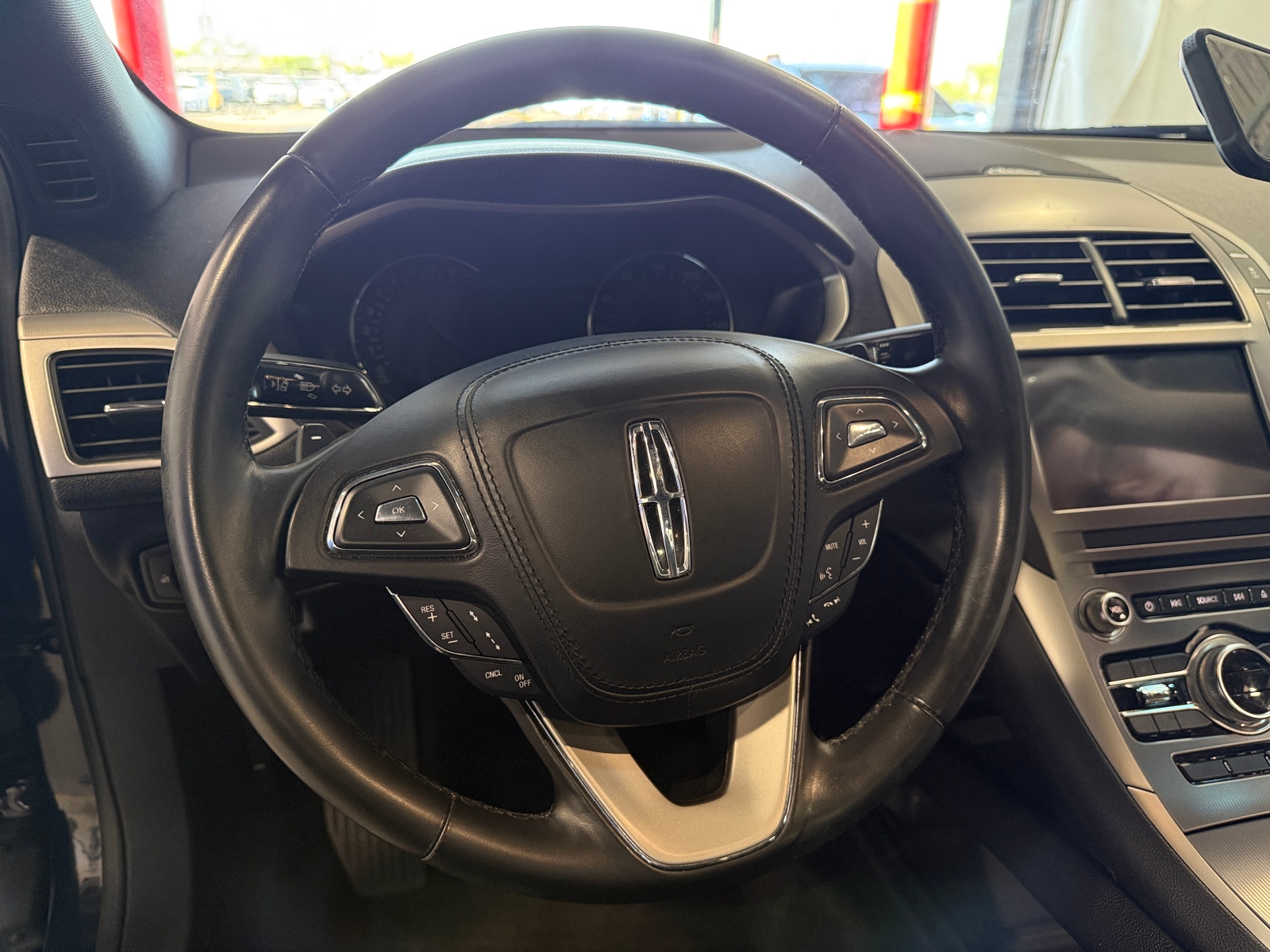 Thumbnail: 2018 Lincoln MKZ - 4