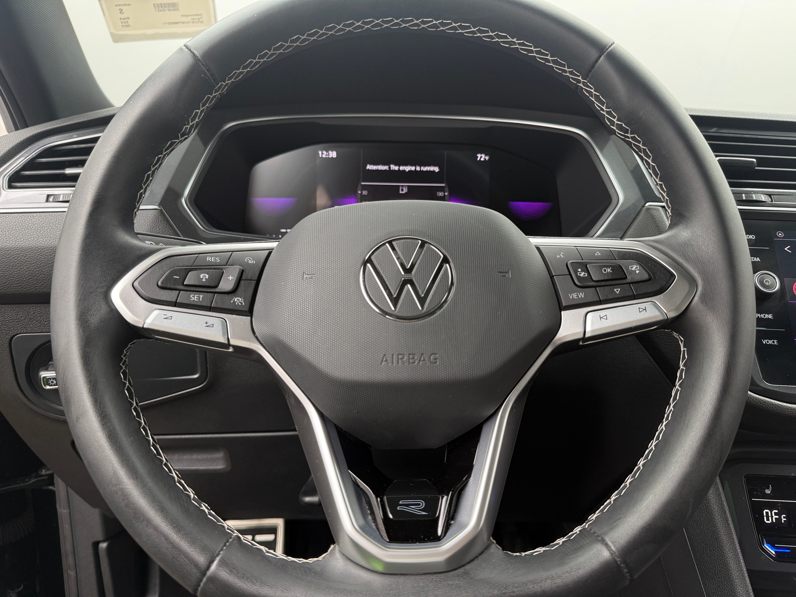 Thumbnail: 2023 Volkswagen Tiguan - 4