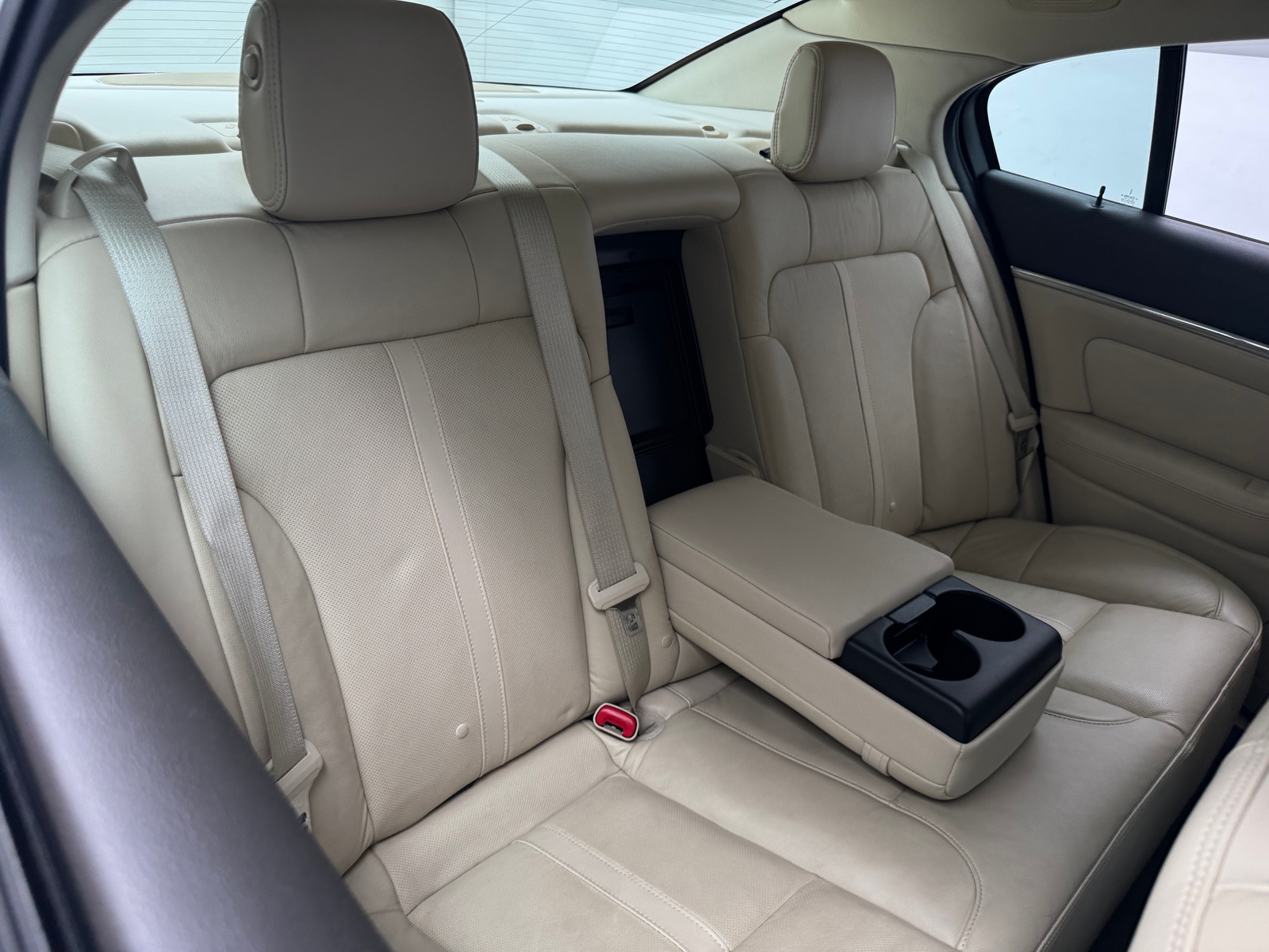 Thumbnail: 2015 Lincoln MKS - 5