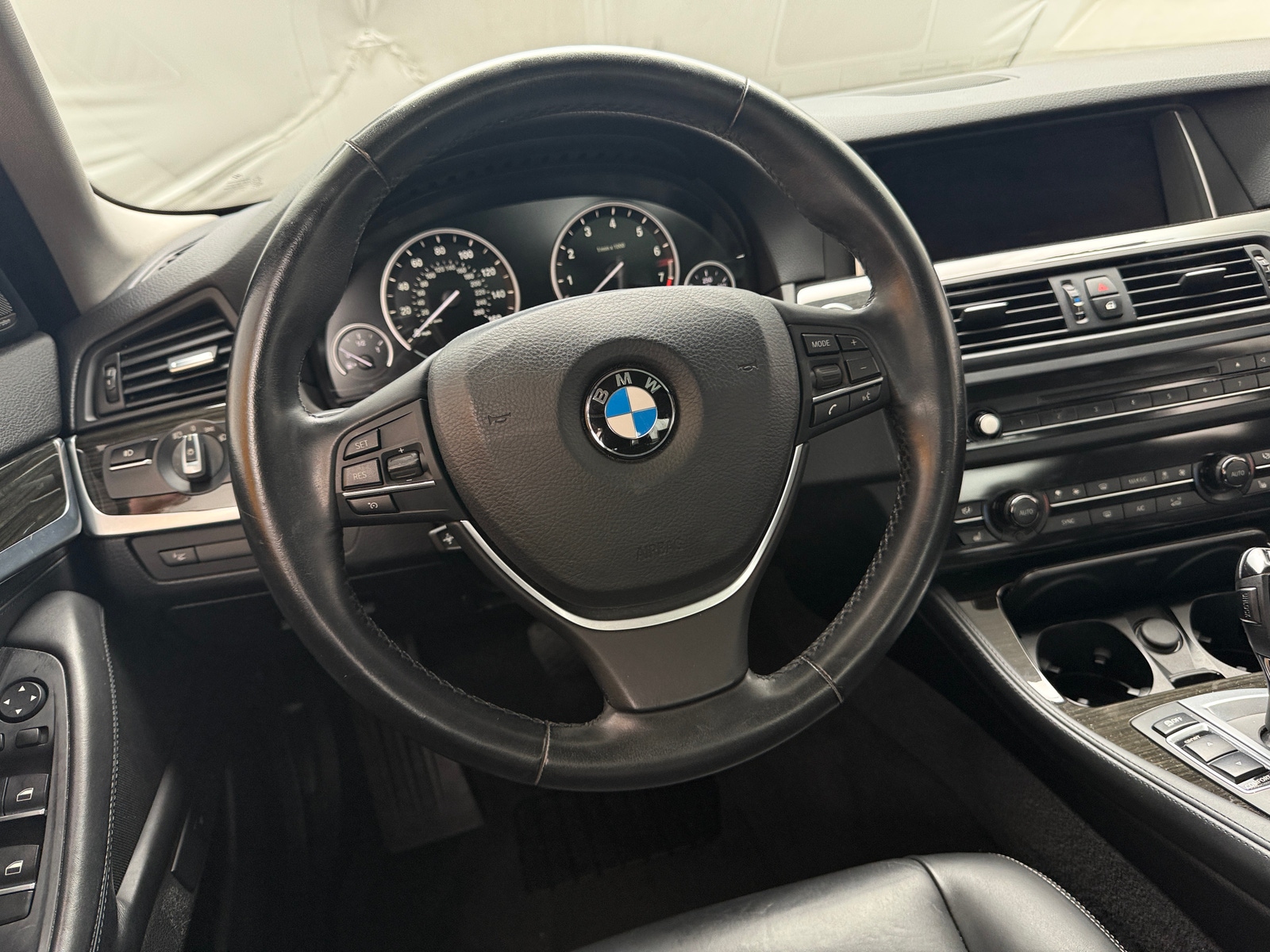 Thumbnail: 2015 BMW 5 Series - 4