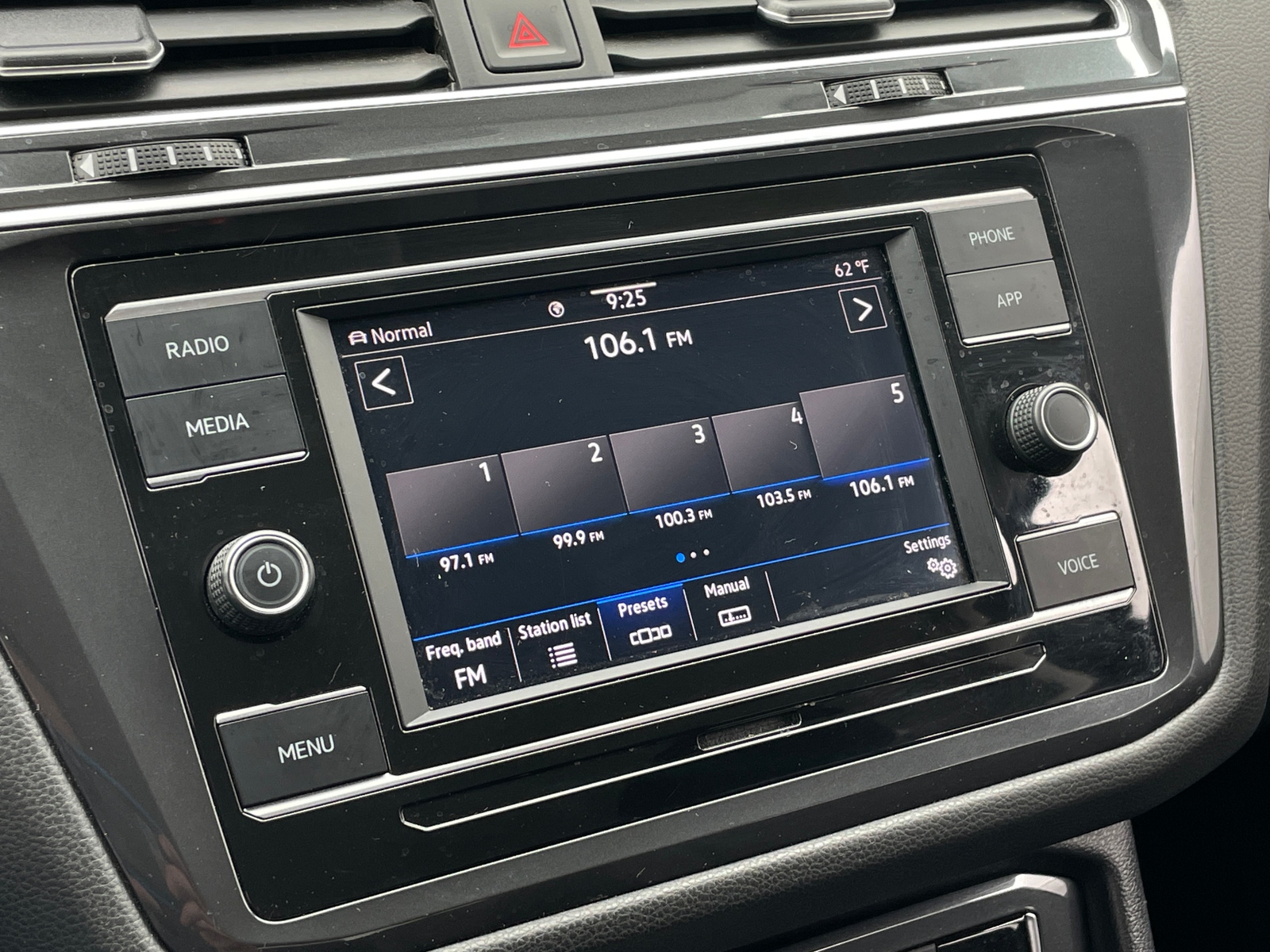 Thumbnail: 2021 Volkswagen Tiguan - 4