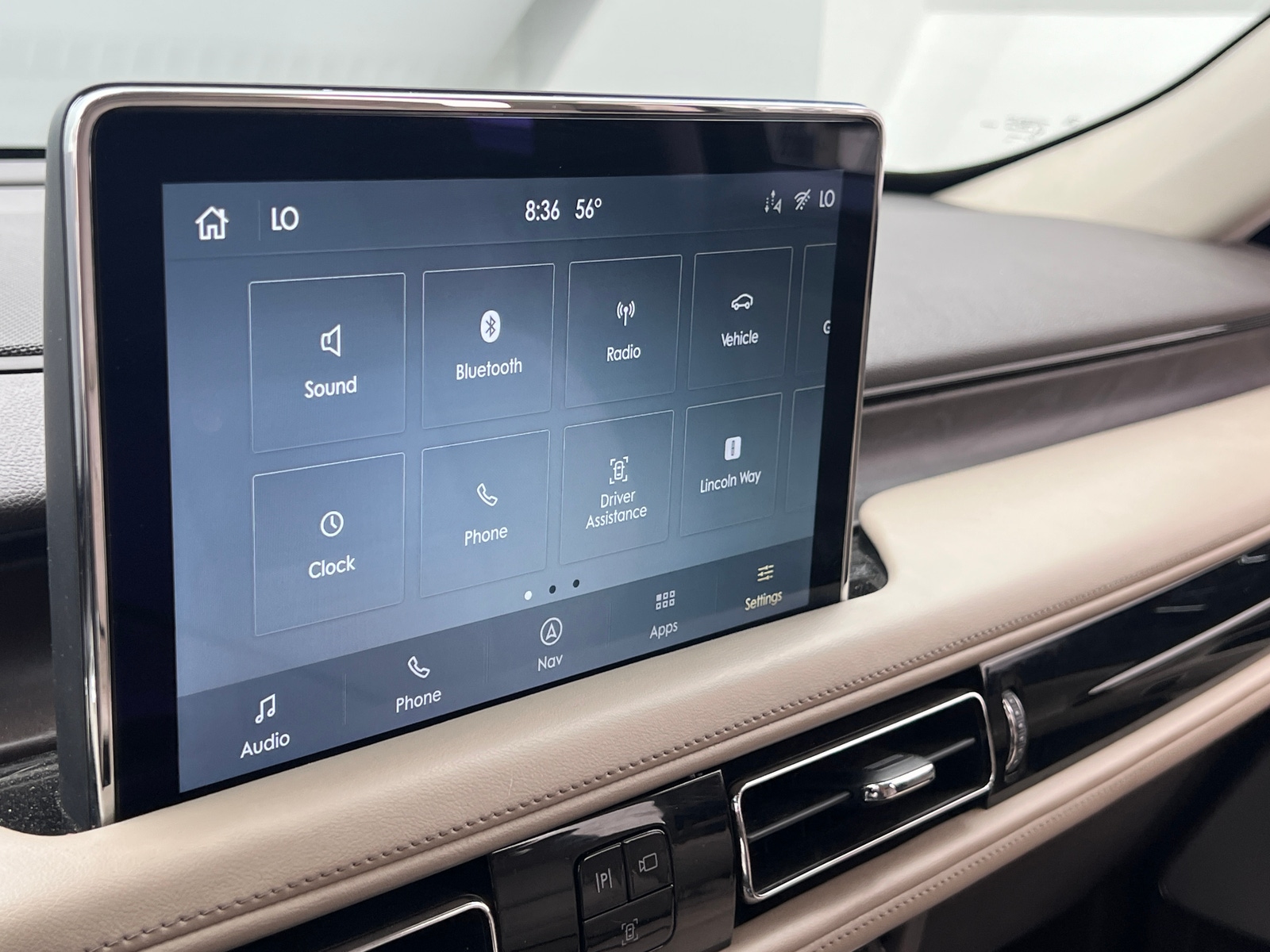 Thumbnail: 2020 Lincoln Aviator - 3