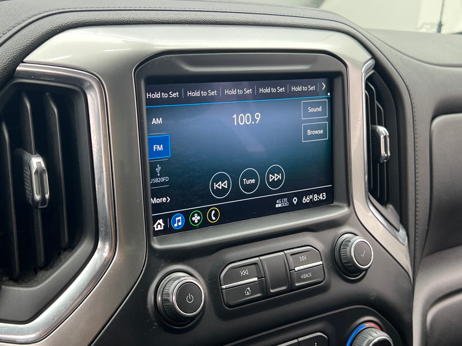 Thumbnail: 2019 Chevrolet Silverado 1500 - 4