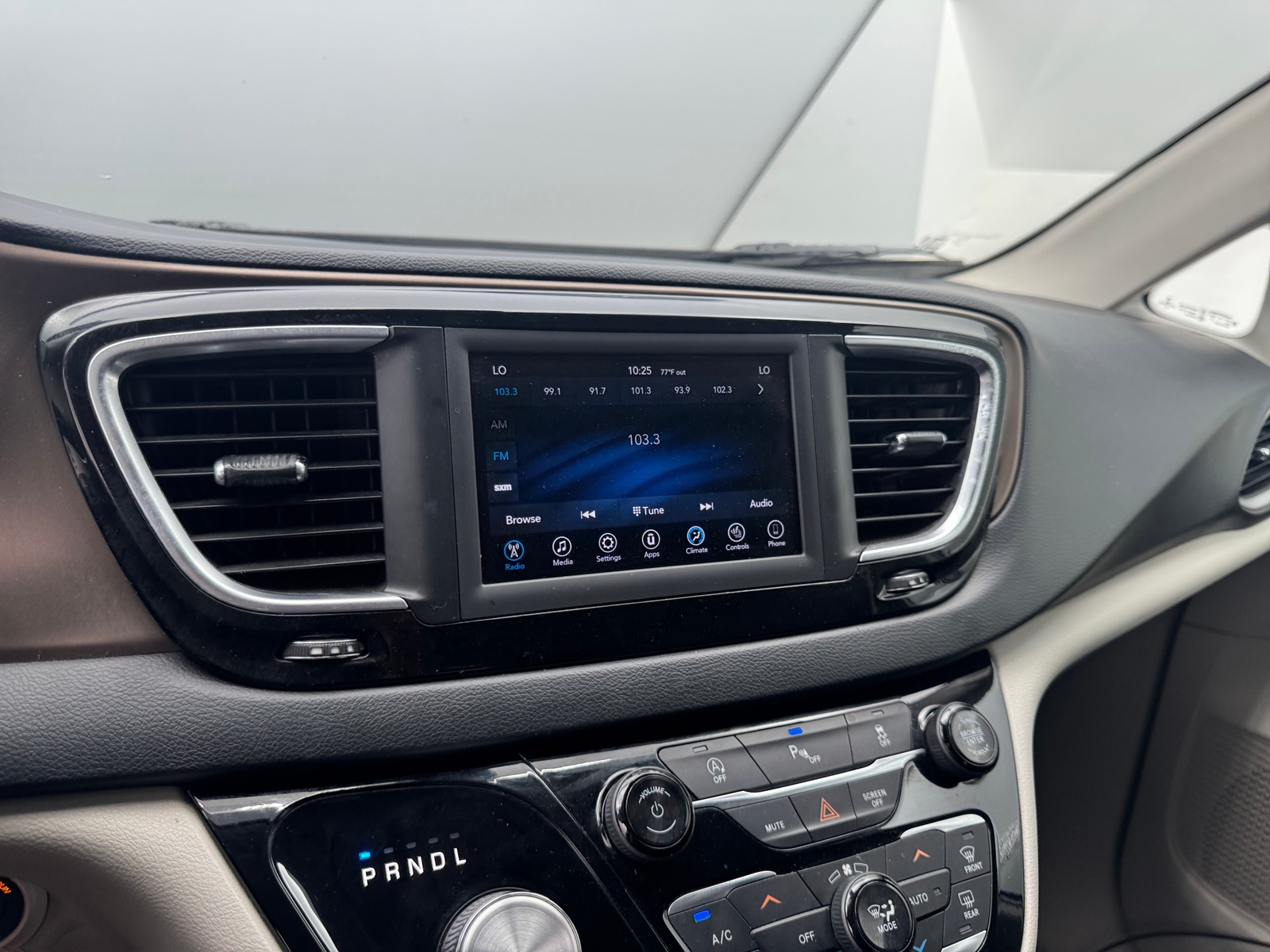 Thumbnail: 2019 Chrysler Pacifica - 3