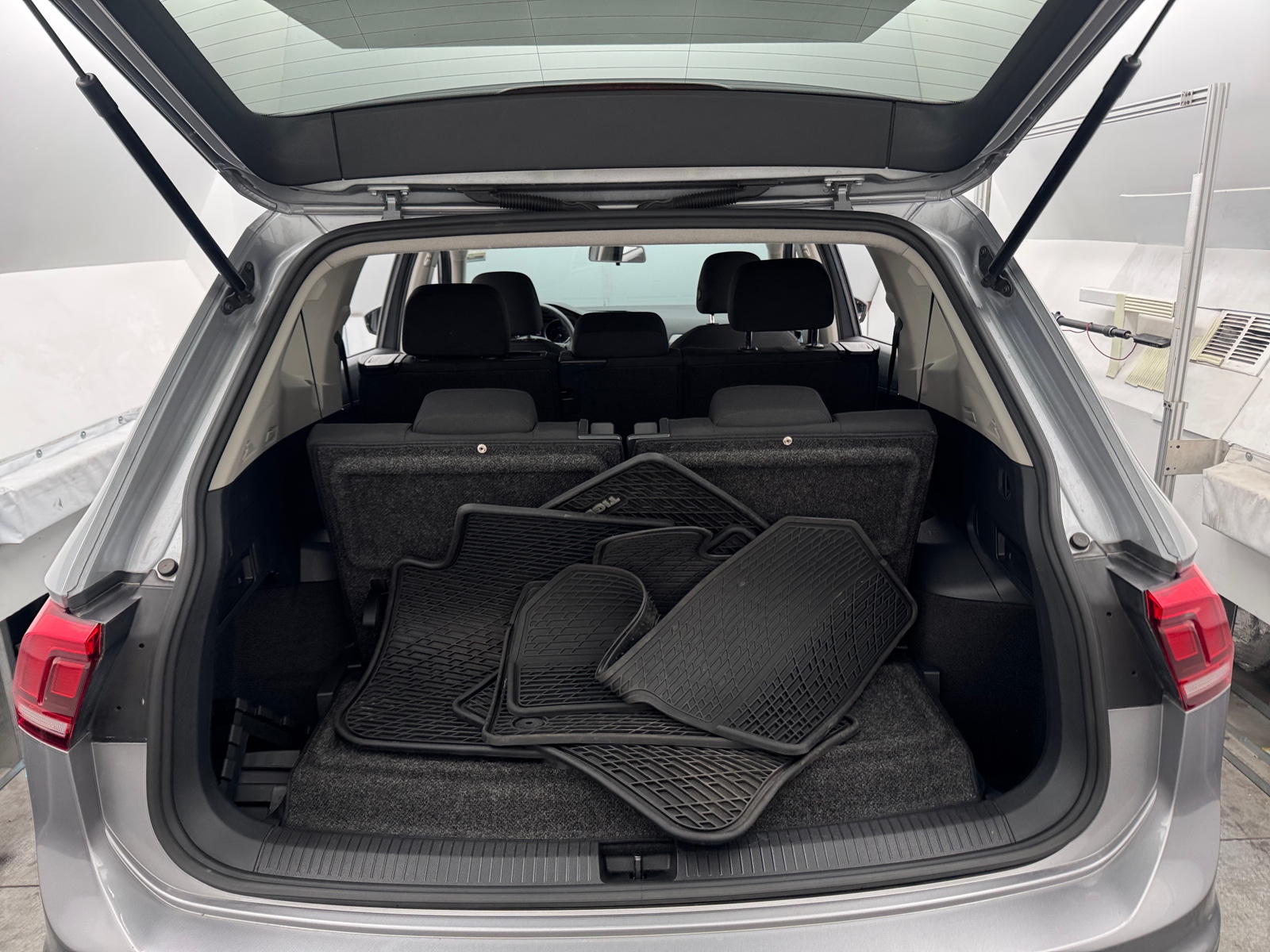 Thumbnail: 2021 Volkswagen Tiguan - 7
