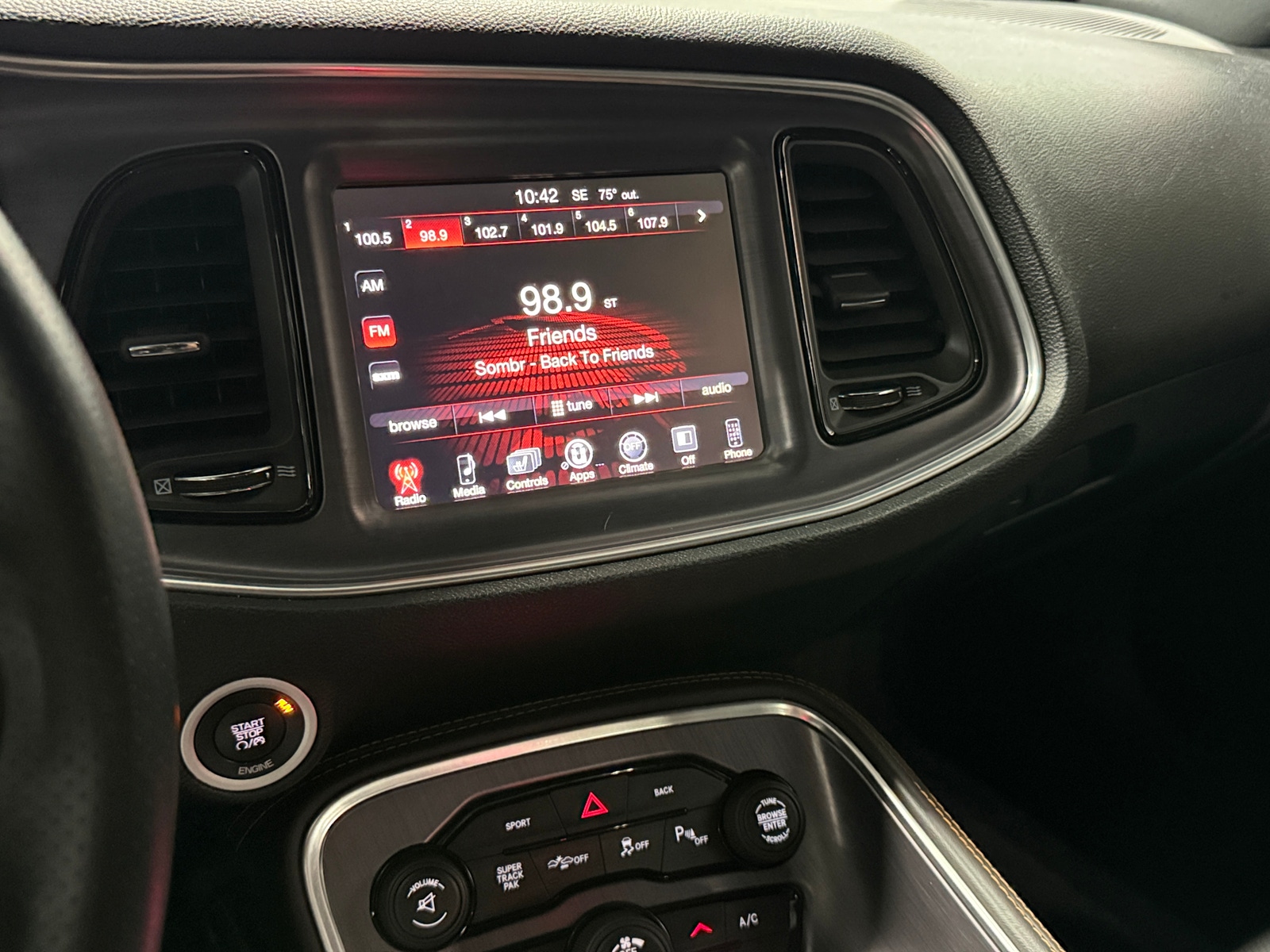 Thumbnail: 2016 Dodge Challenger - 2