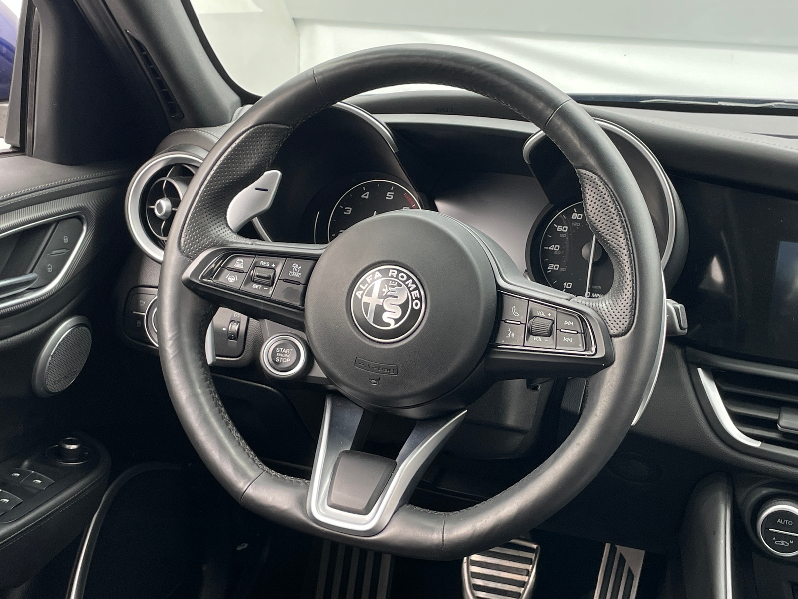 Thumbnail: 2020 Alfa Romeo Giulia - 4