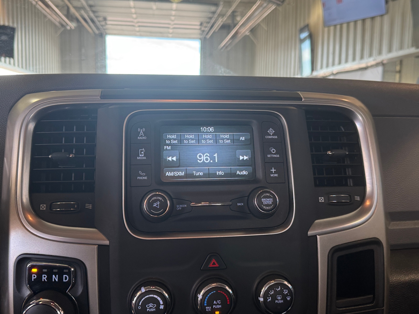 Thumbnail: 2019 RAM 1500 Classic - 4