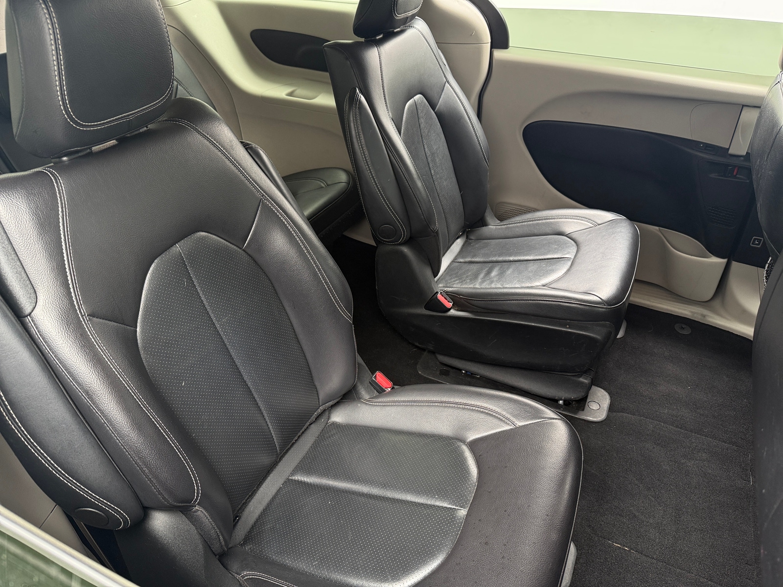 Thumbnail: 2022 Chrysler Pacifica - 5