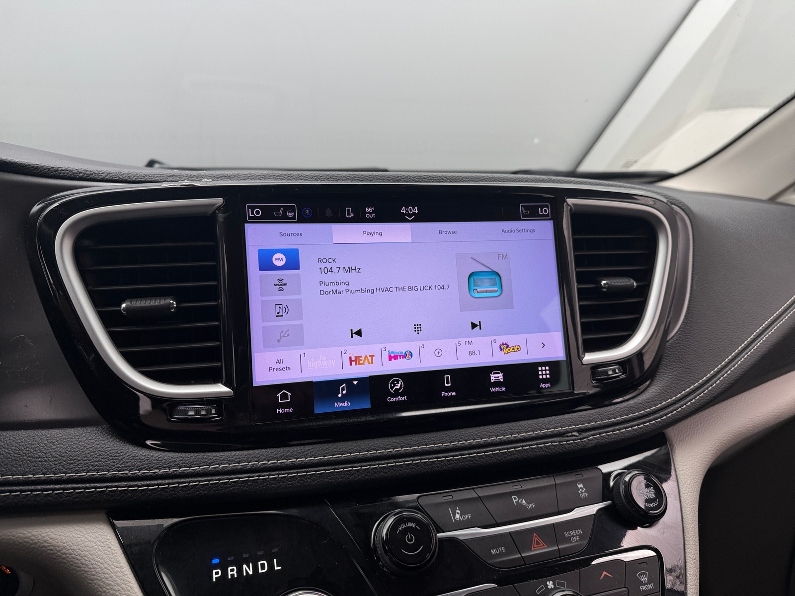 Thumbnail: 2022 Chrysler Pacifica - 3
