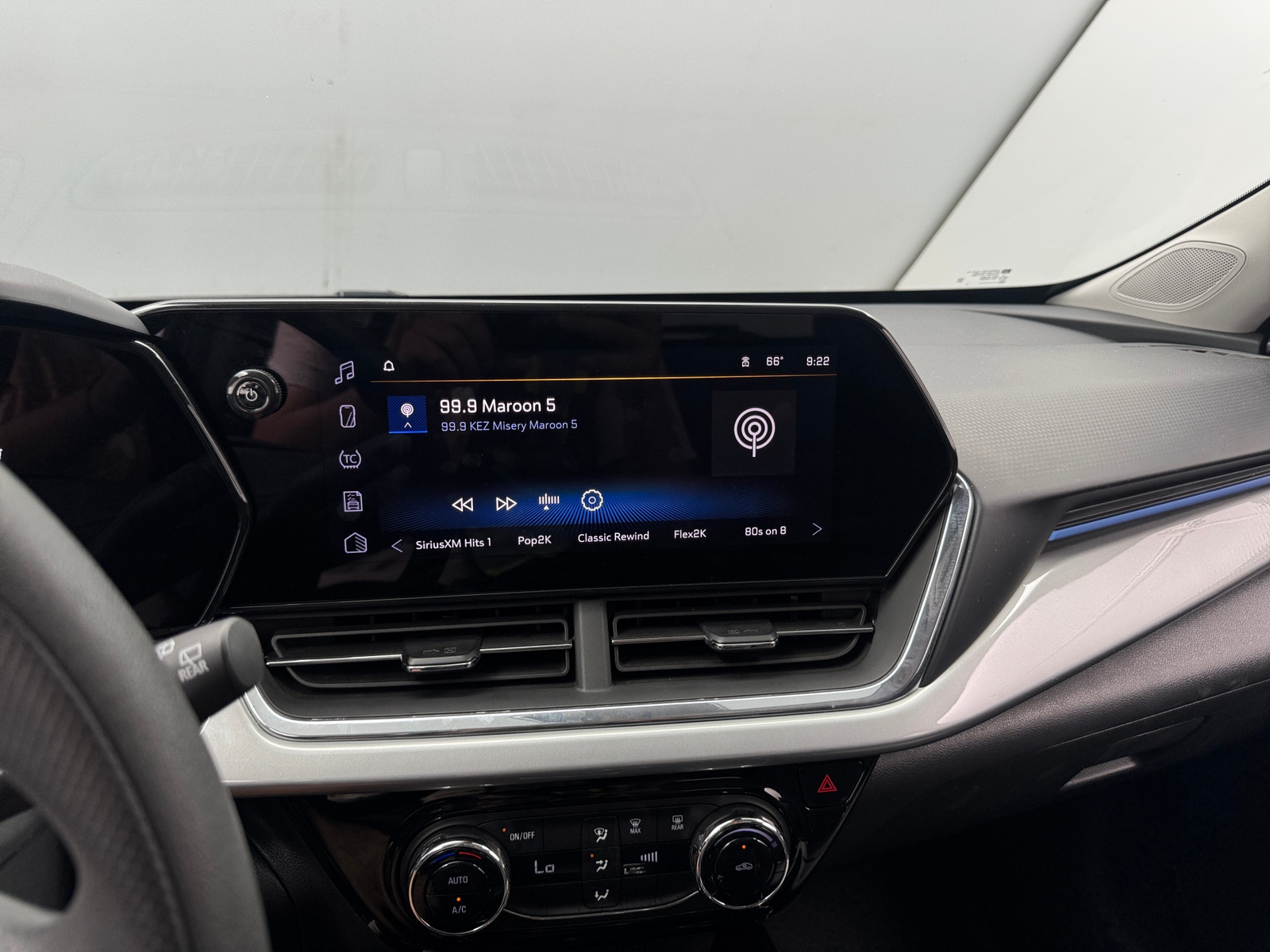 Thumbnail: 2025 Chevrolet Trax - 4