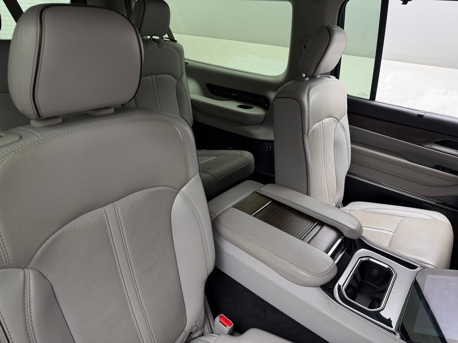 Thumbnail: 2023 Jeep Grand Wagoneer L - 5