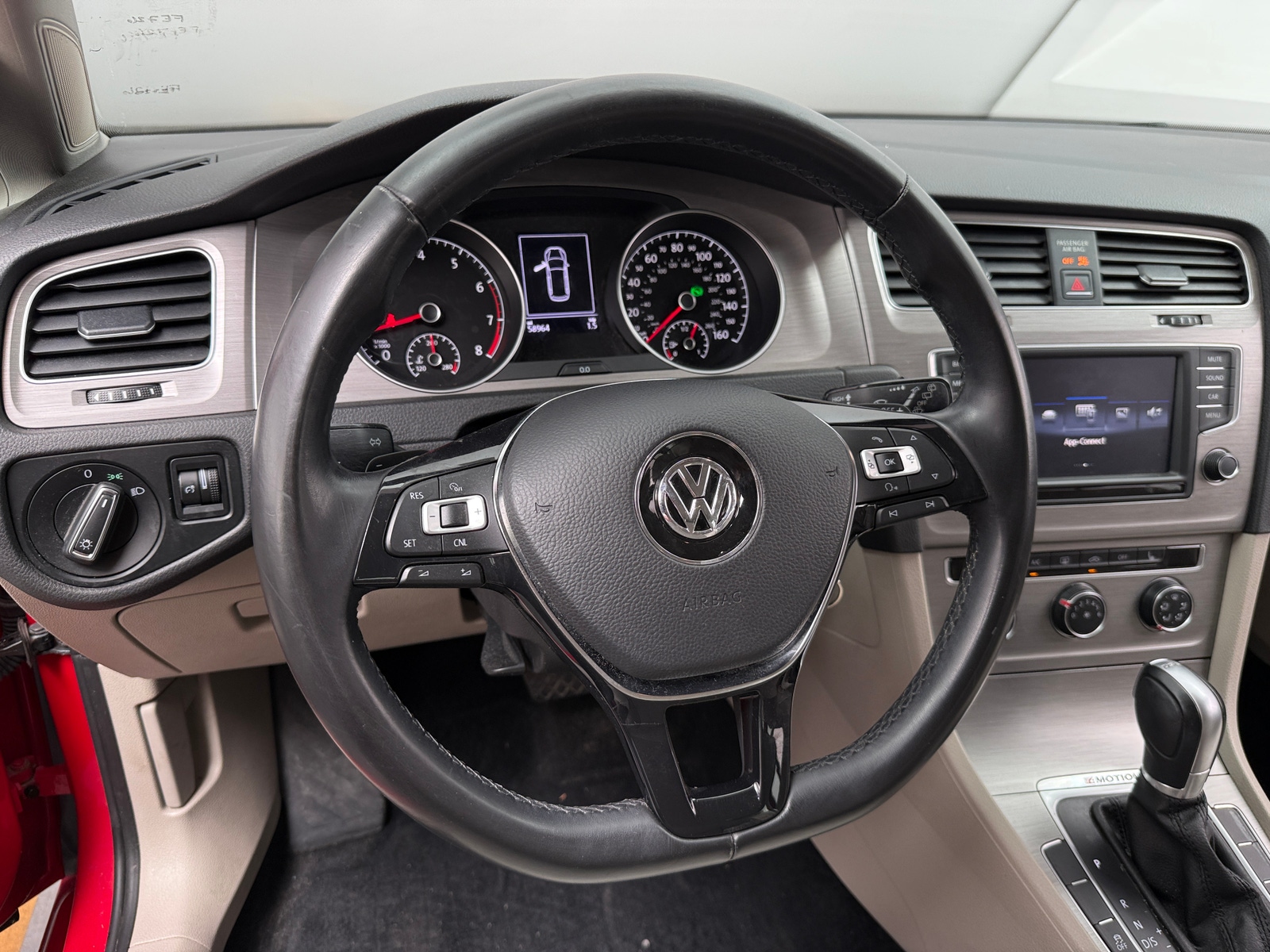 Thumbnail: 2017 Volkswagen e-Golf - 5