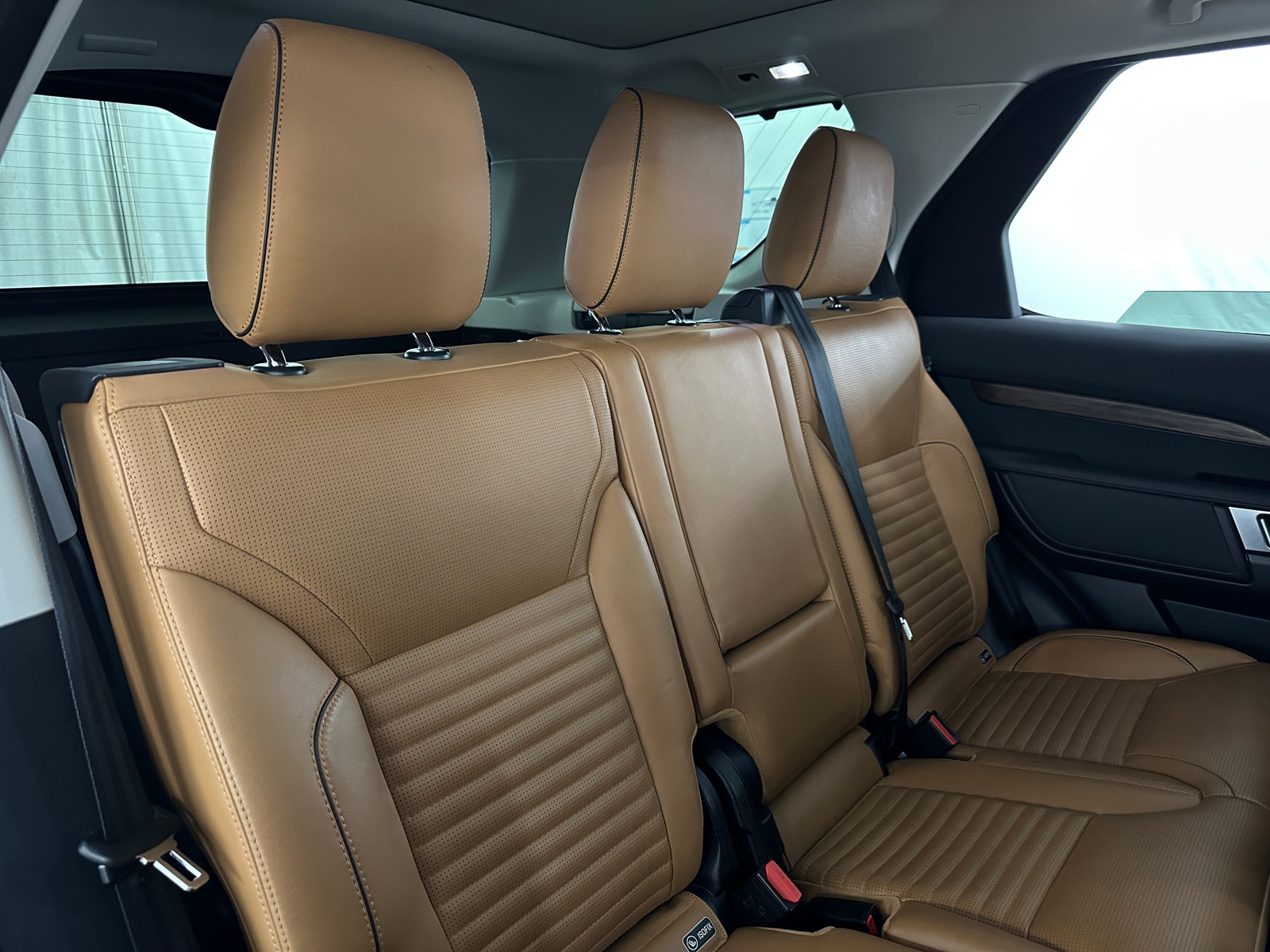 Thumbnail: 2018 Land Rover Discovery - 5