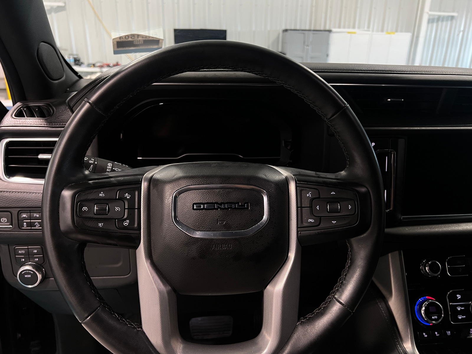 Thumbnail: 2023 GMC Yukon - 4