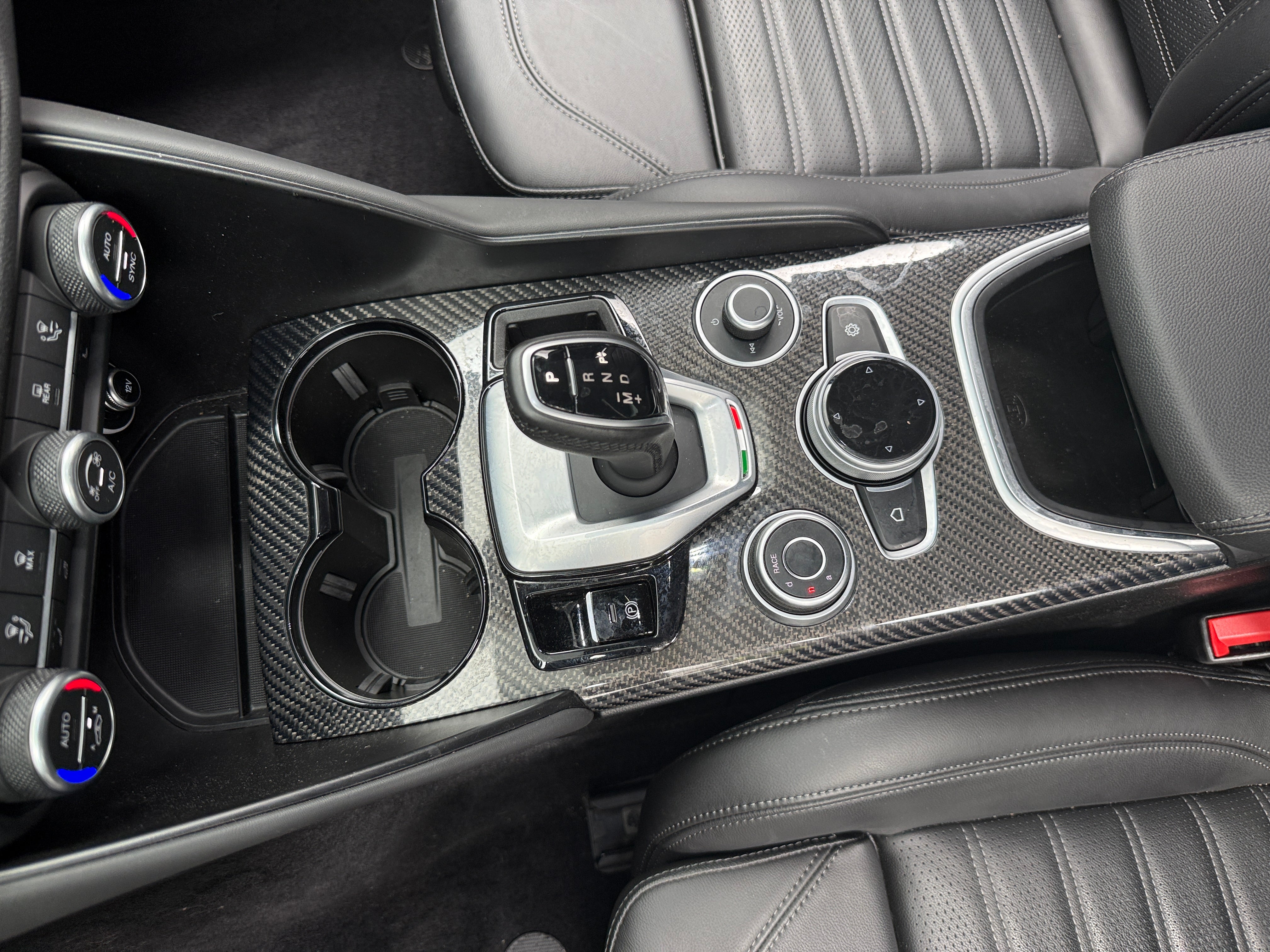 2022 Alfa Romeo Giulia Quadrifoglio - Photo 6