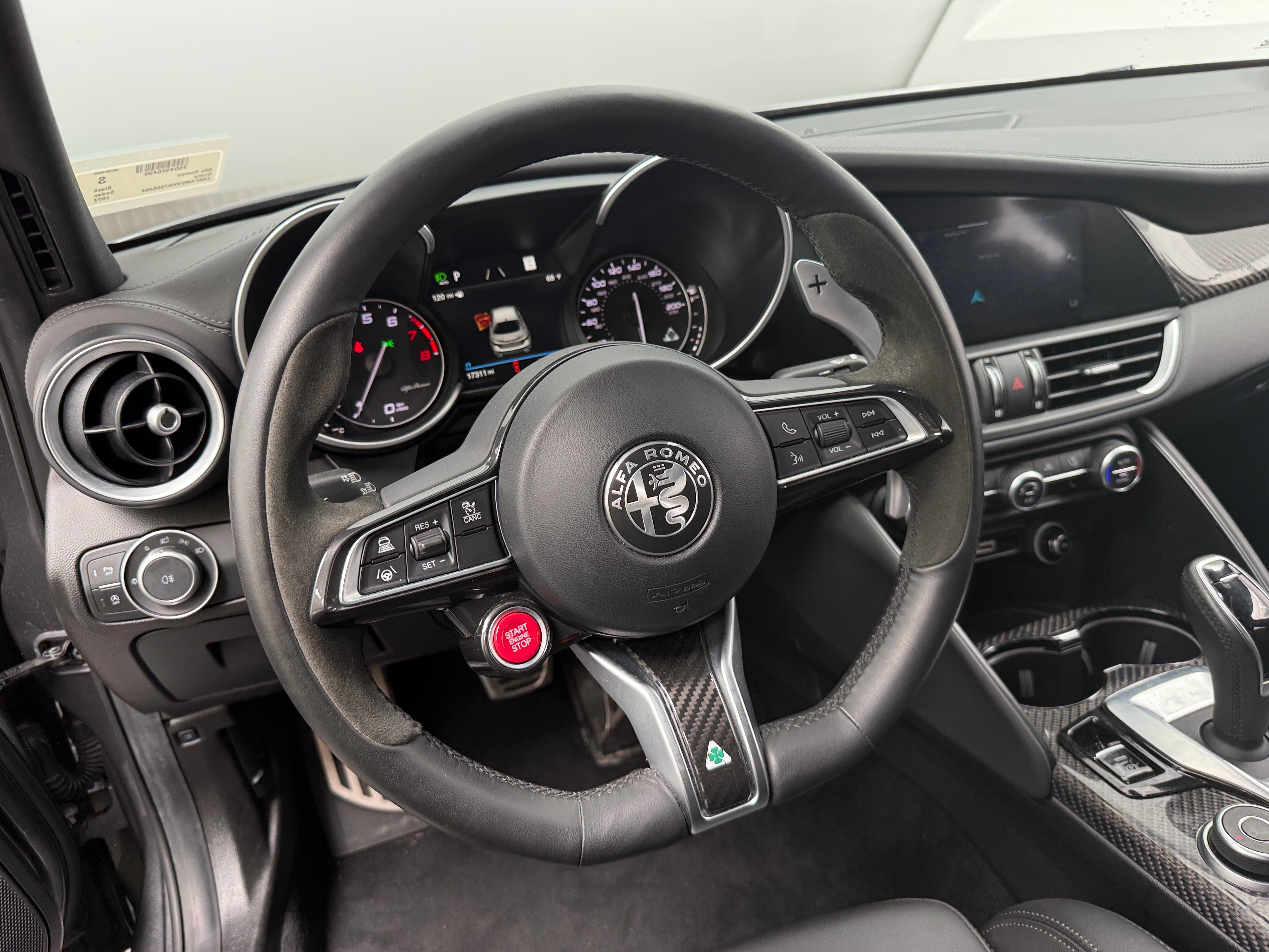 2022 Alfa Romeo Giulia Quadrifoglio - Photo 7