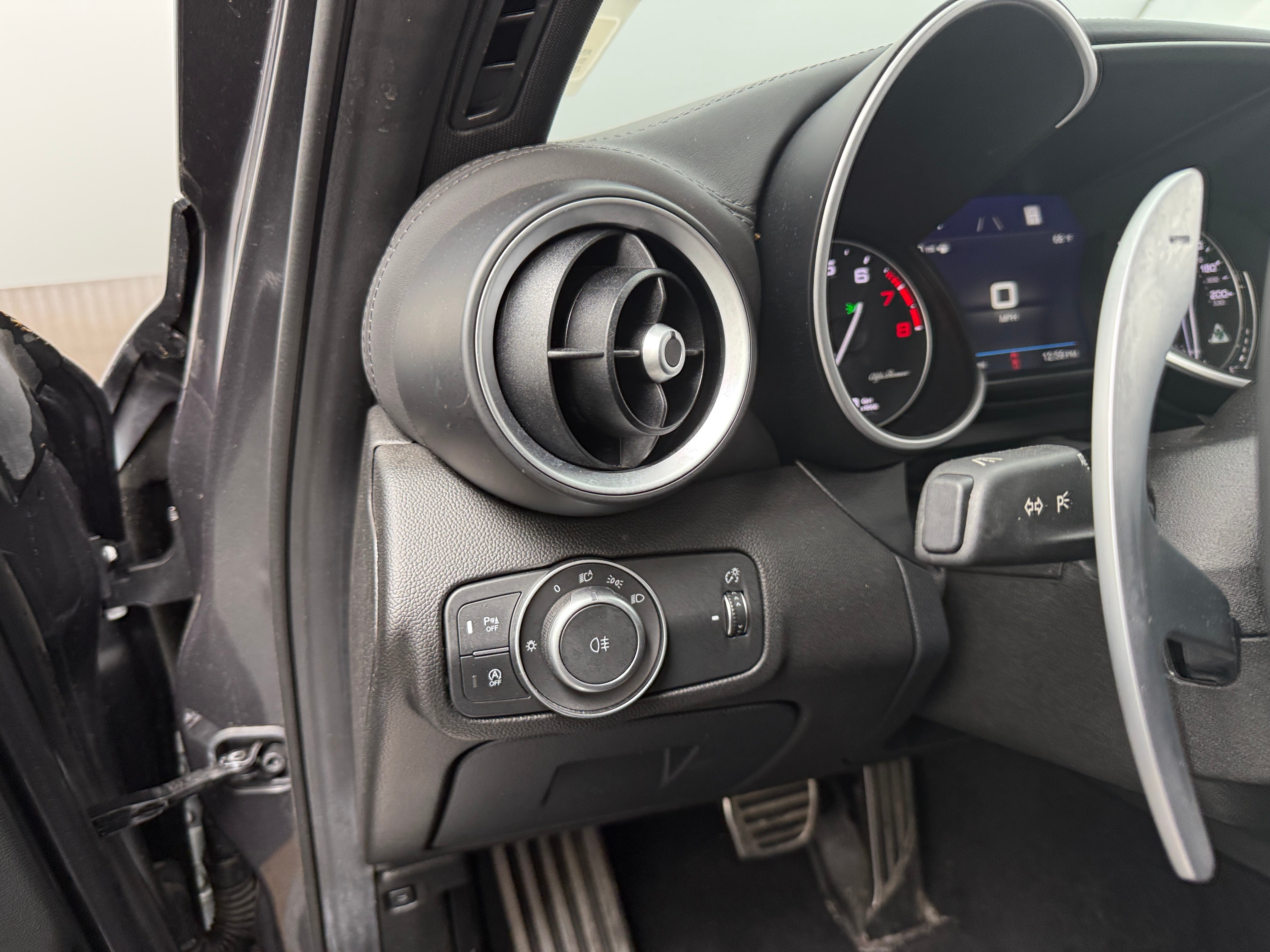 2022 Alfa Romeo Giulia Quadrifoglio - Photo 10