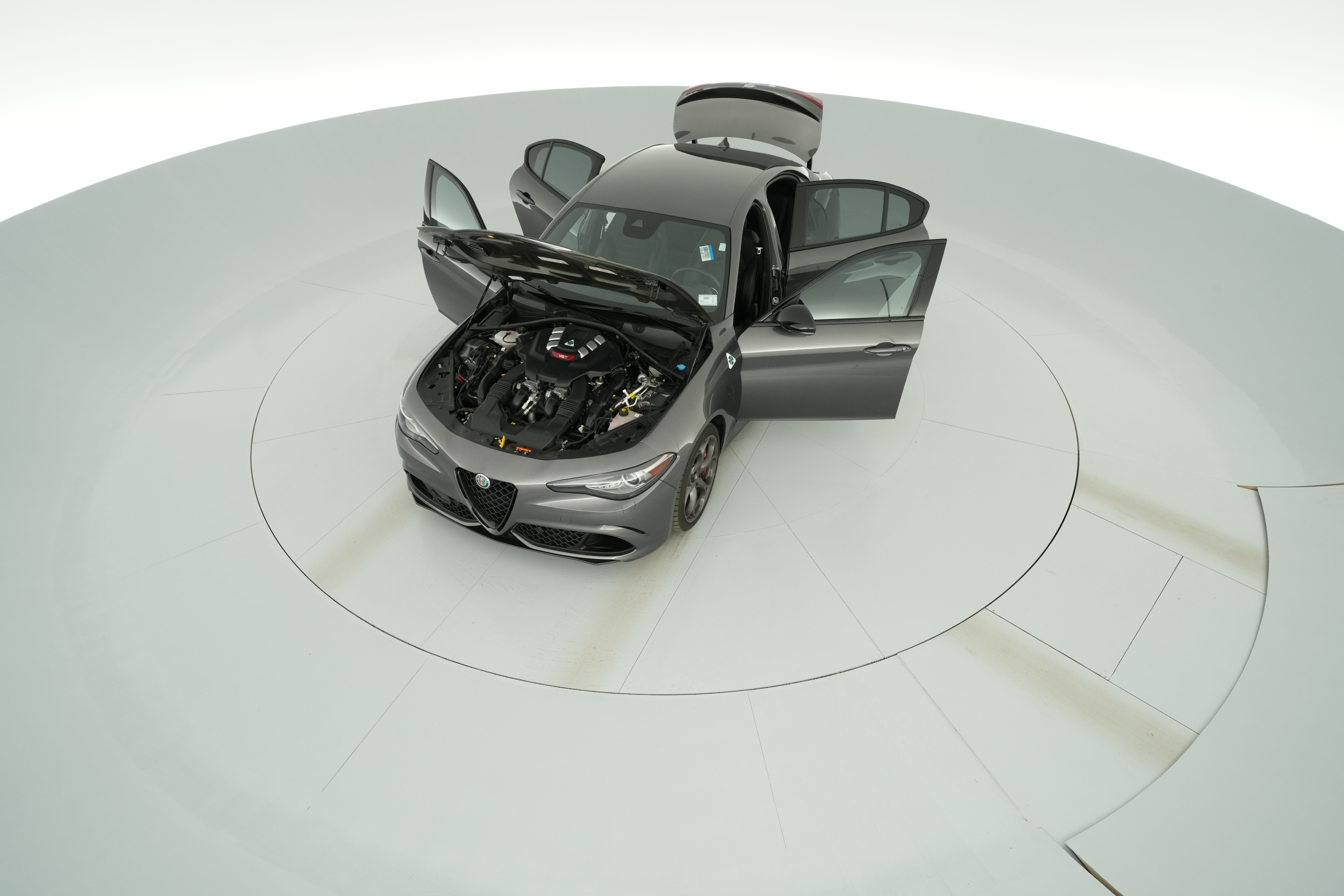 2022 Alfa Romeo Giulia Quadrifoglio - Photo 43
