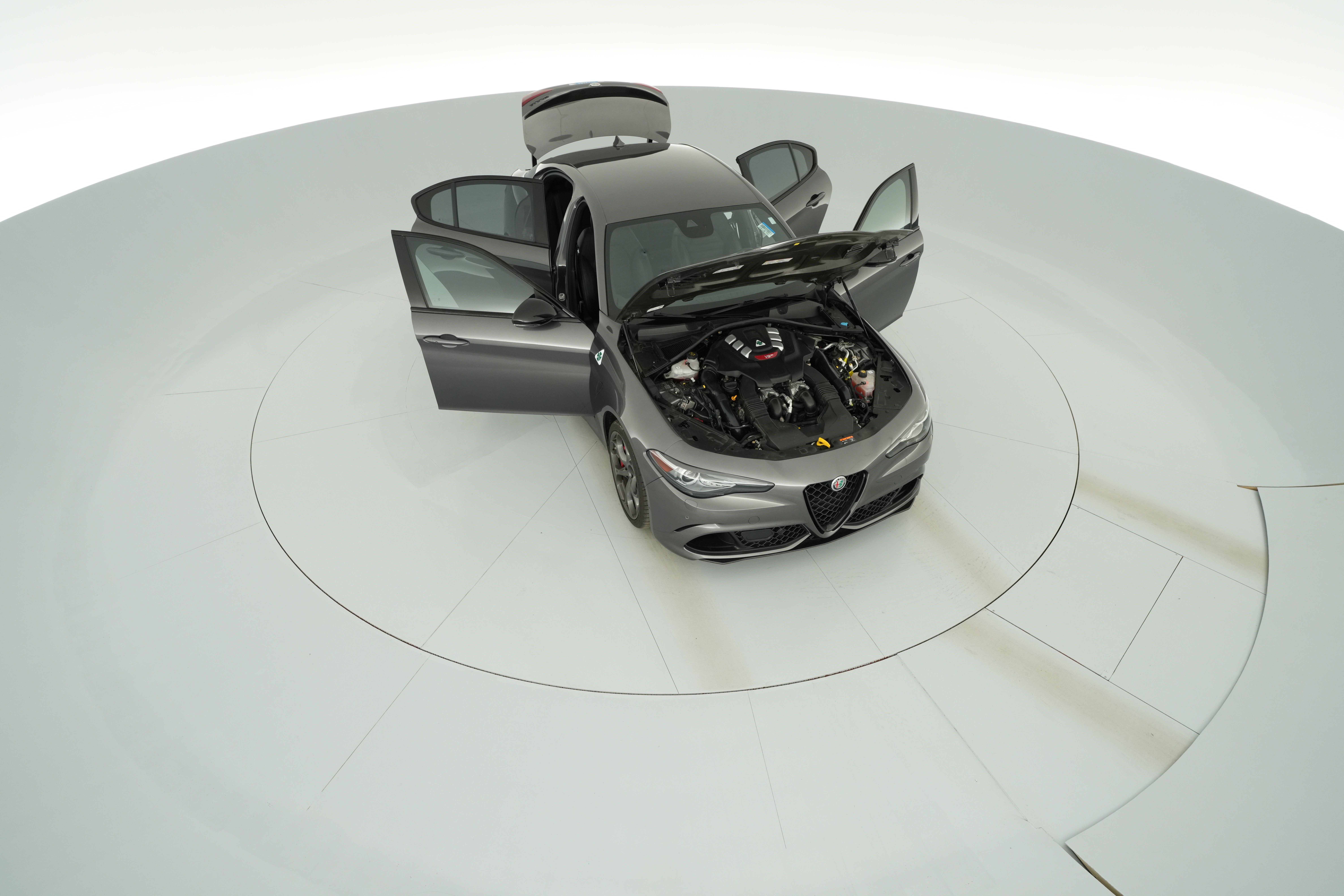 2022 Alfa Romeo Giulia Quadrifoglio - Photo 57