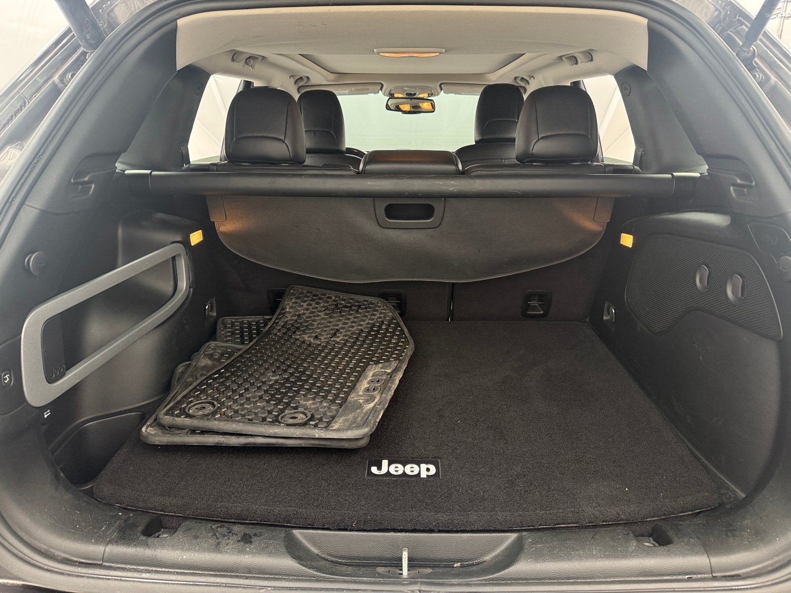 Thumbnail: 2018 Jeep Cherokee - 6