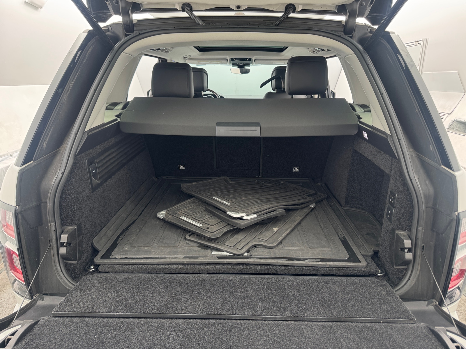 Thumbnail: 2018 Land Rover Range Rover - 6