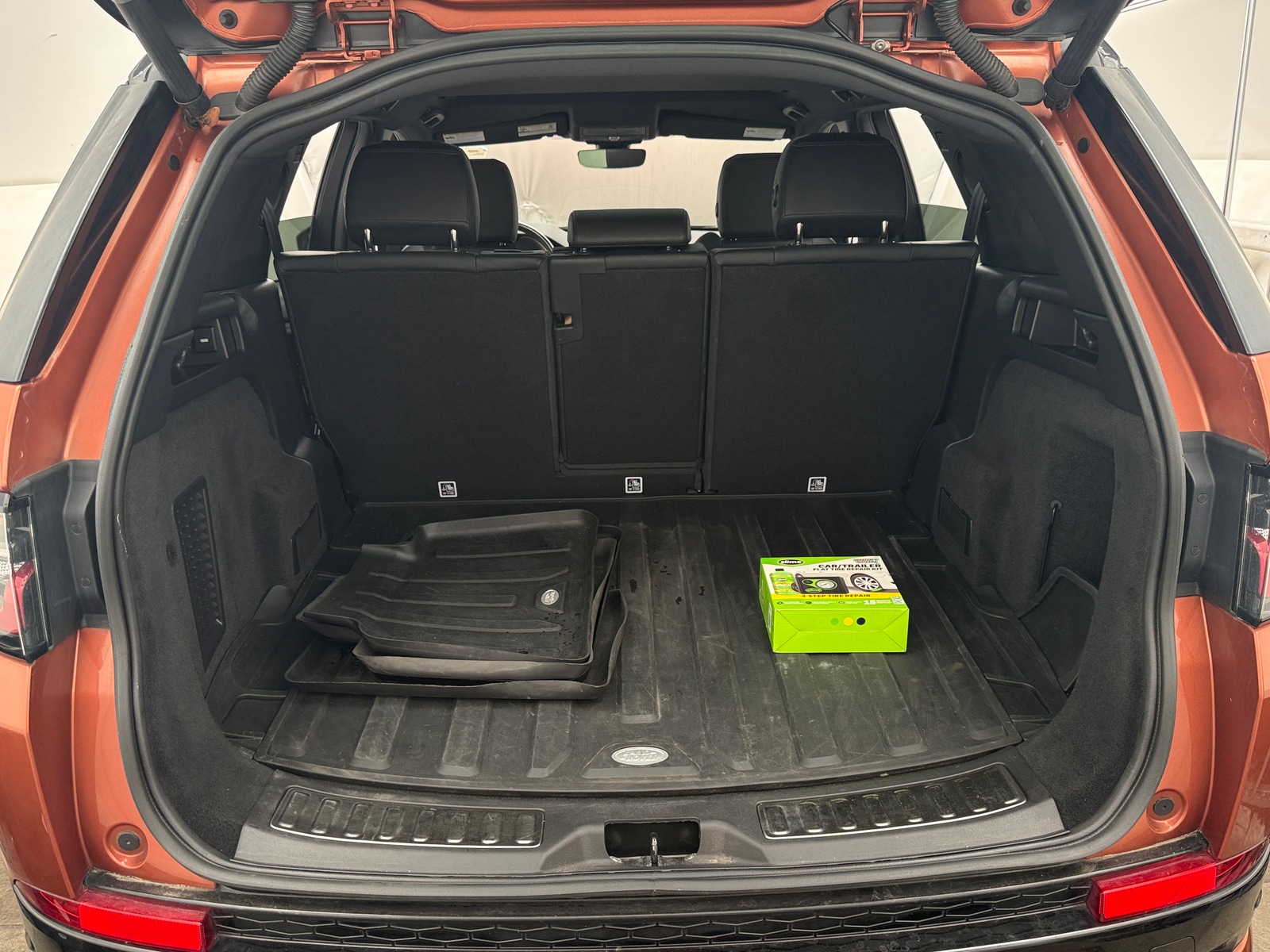 Thumbnail: 2020 Land Rover Discovery Sport - 6
