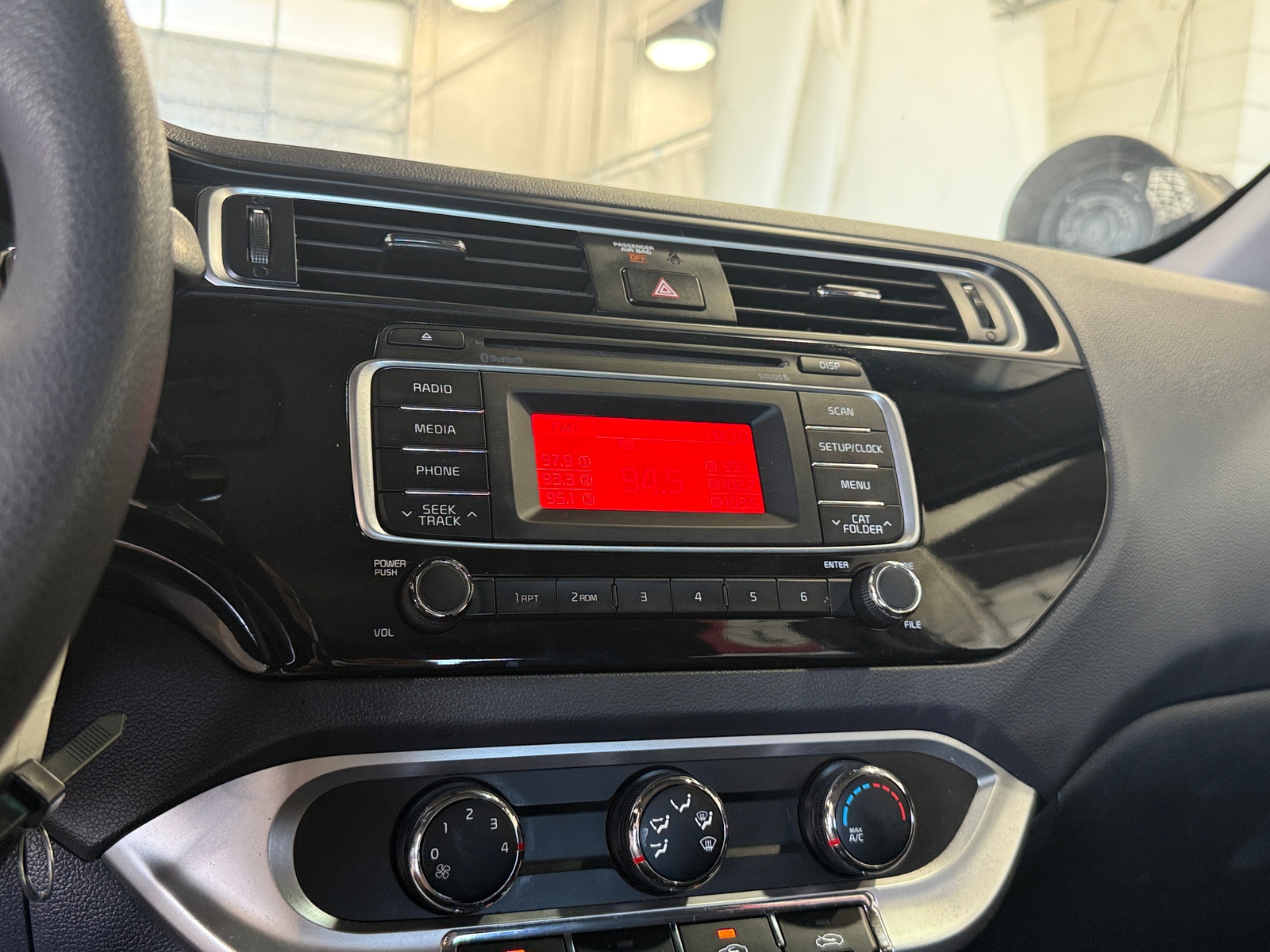 Thumbnail: 2017 Kia Rio - 4