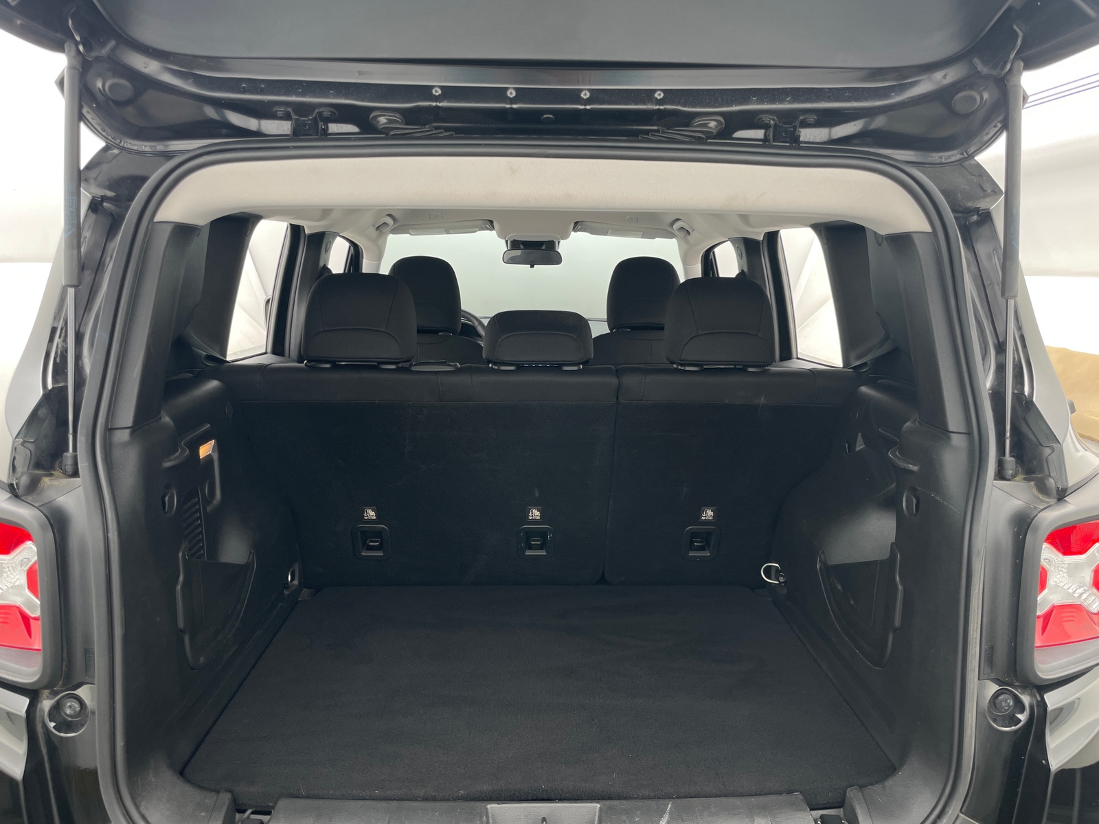 Thumbnail: 2021 Jeep Renegade - 7