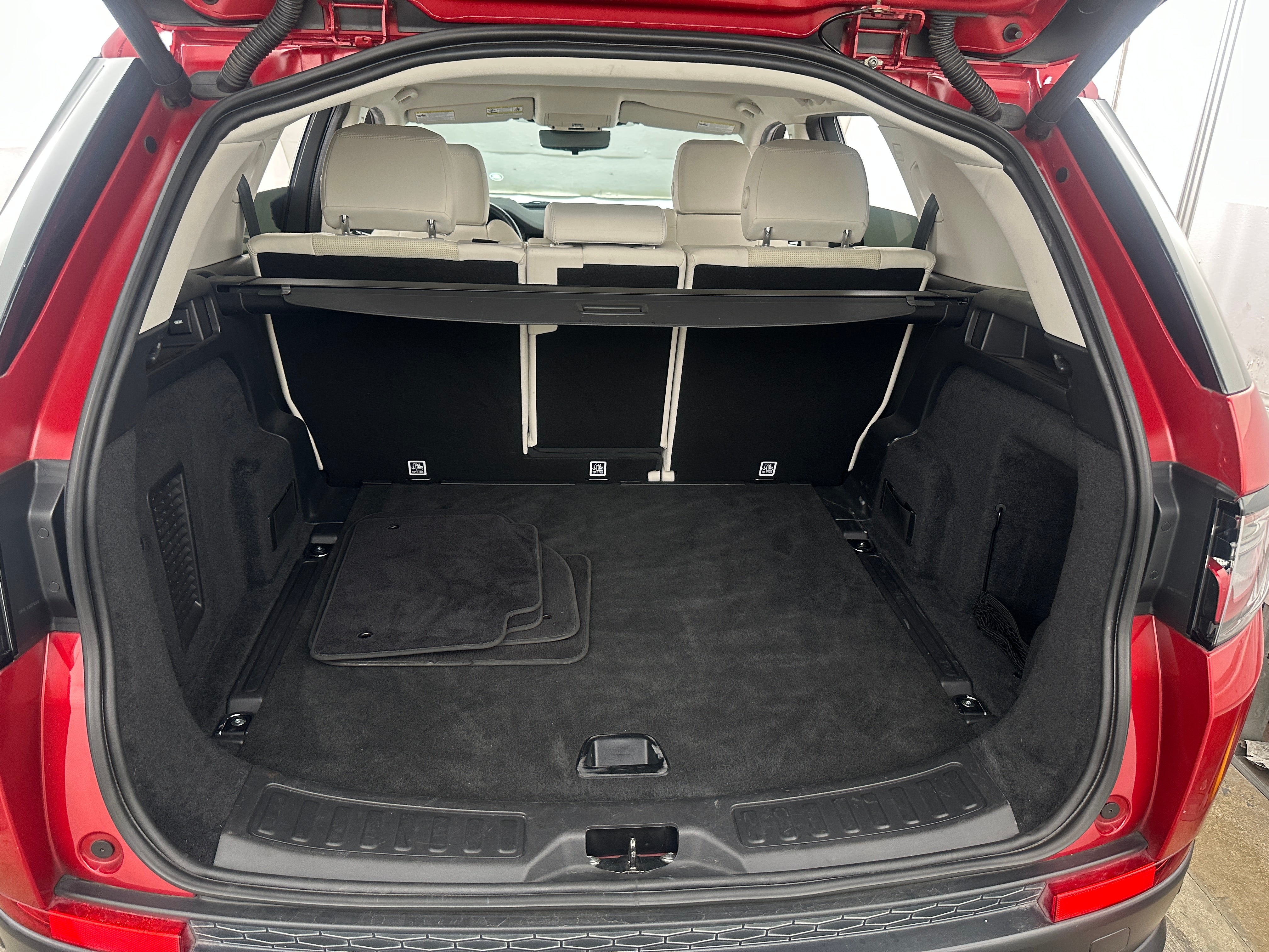 Thumbnail: 2020 Land Rover Discovery Sport - 6