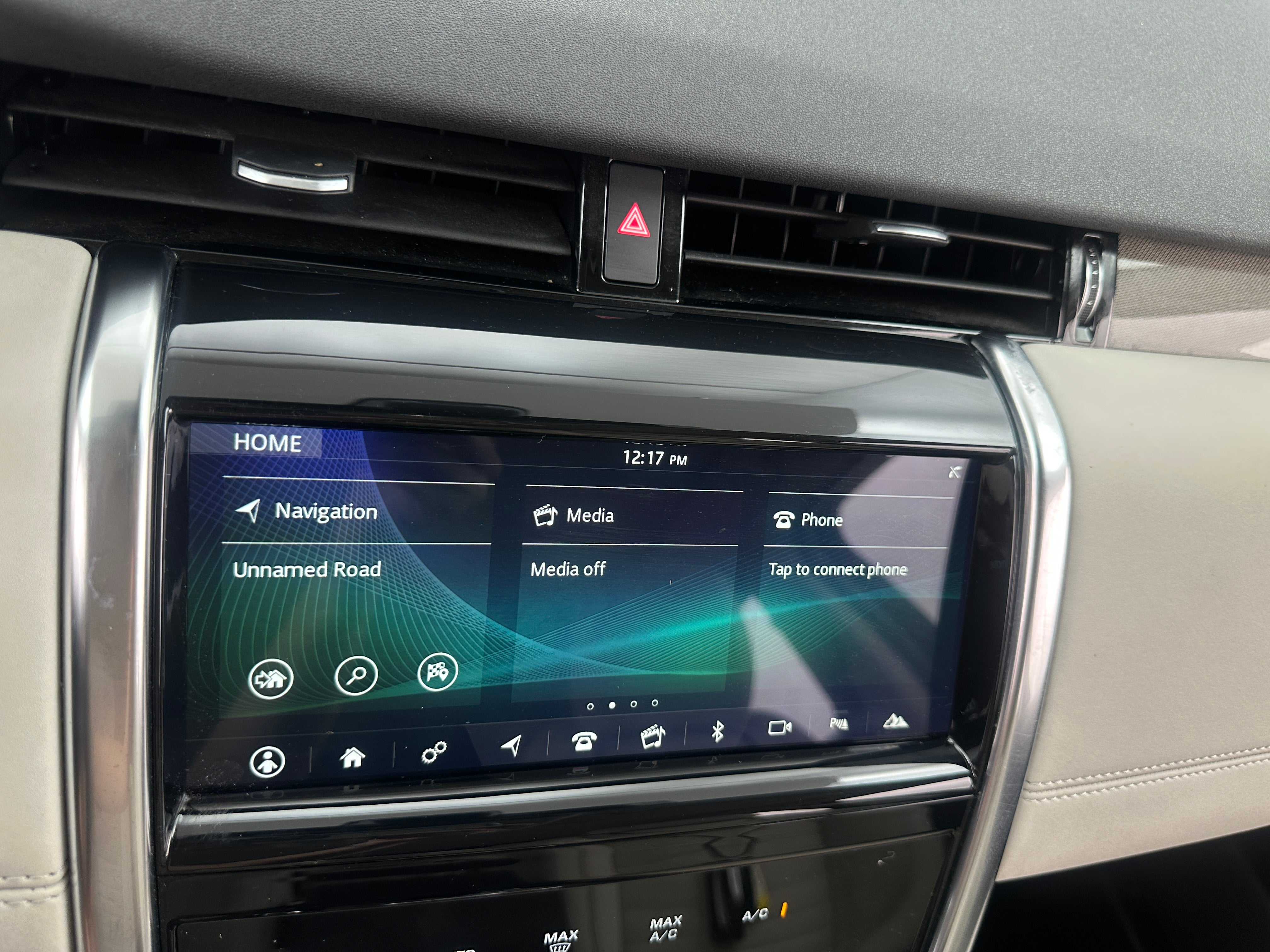 Thumbnail: 2020 Land Rover Discovery Sport - 3