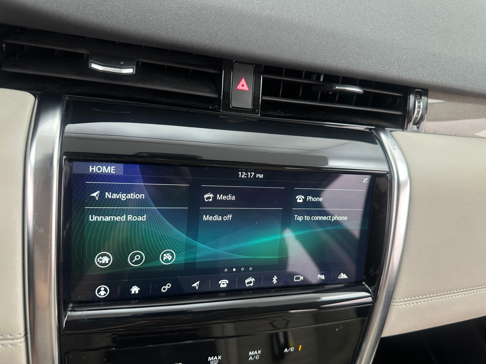 Thumbnail: 2020 Land Rover Discovery Sport - 3