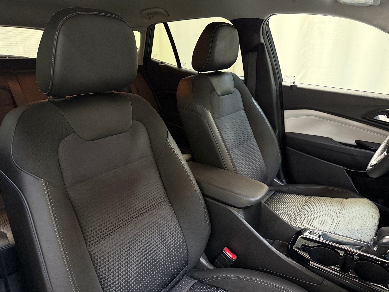 Thumbnail: 2025 Chevrolet Trax - 2
